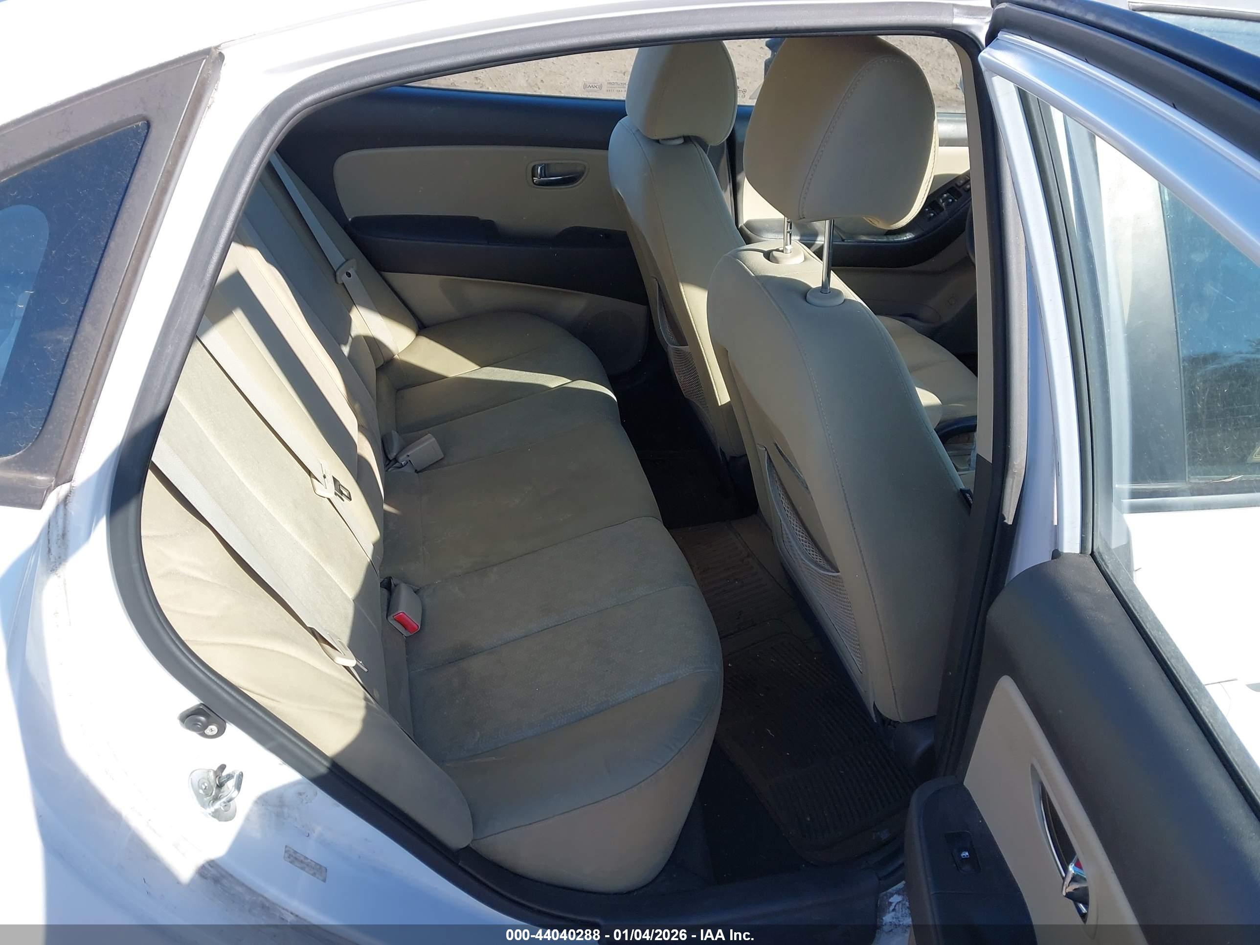 HYUNDAI ELANTRA image 8