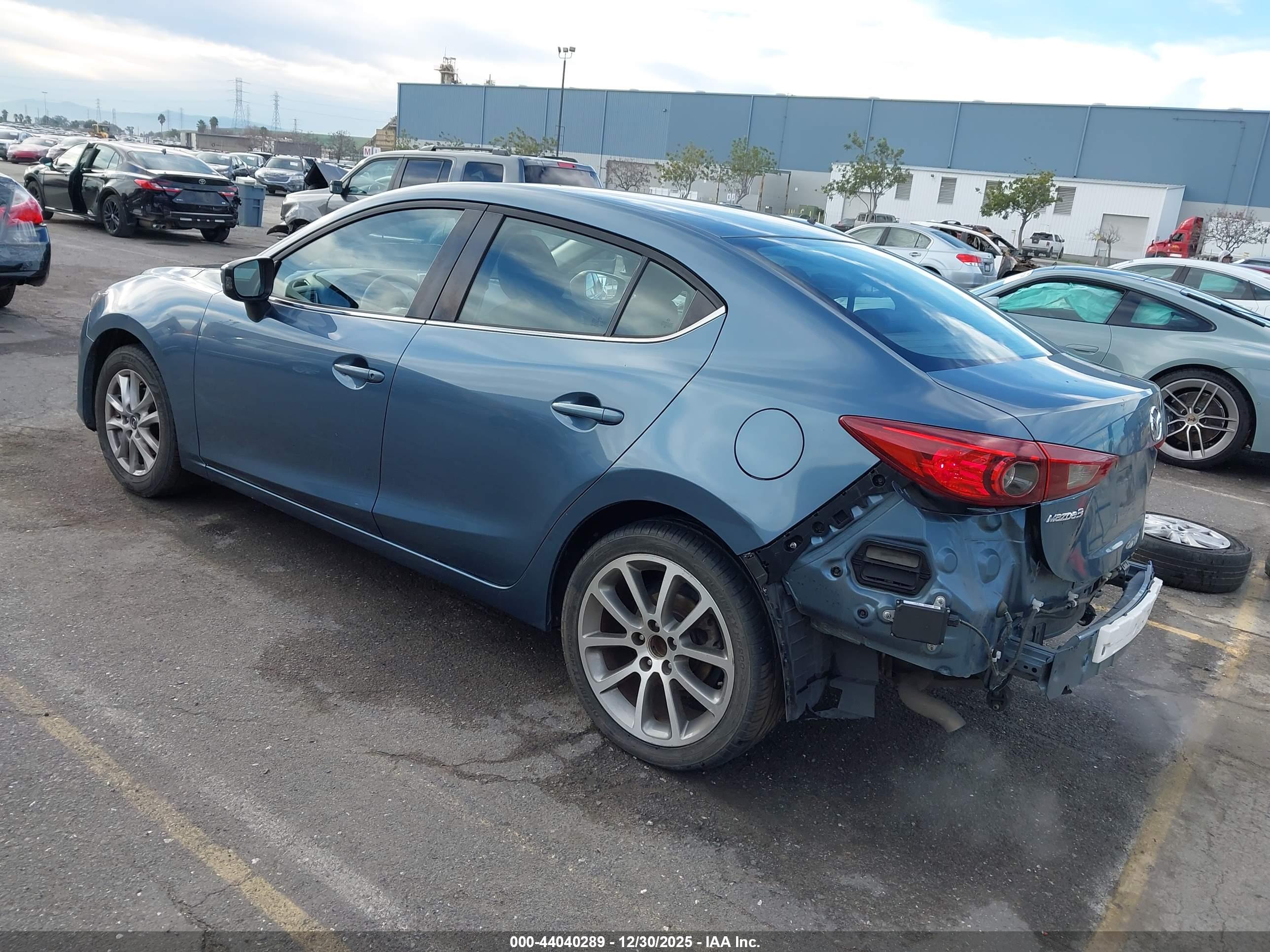 MAZDA MAZDA3 image 3
