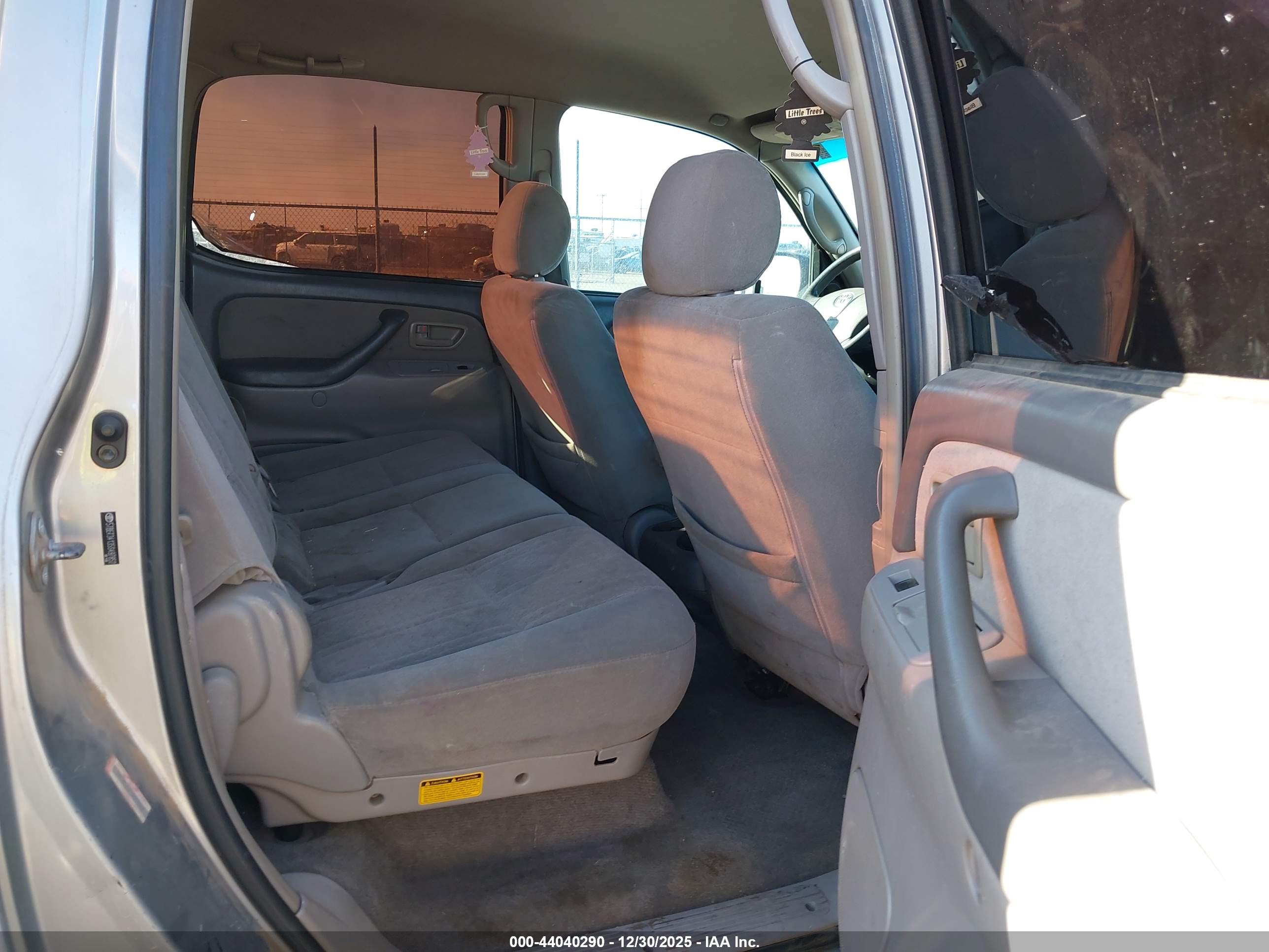 TOYOTA TUNDRA image 8