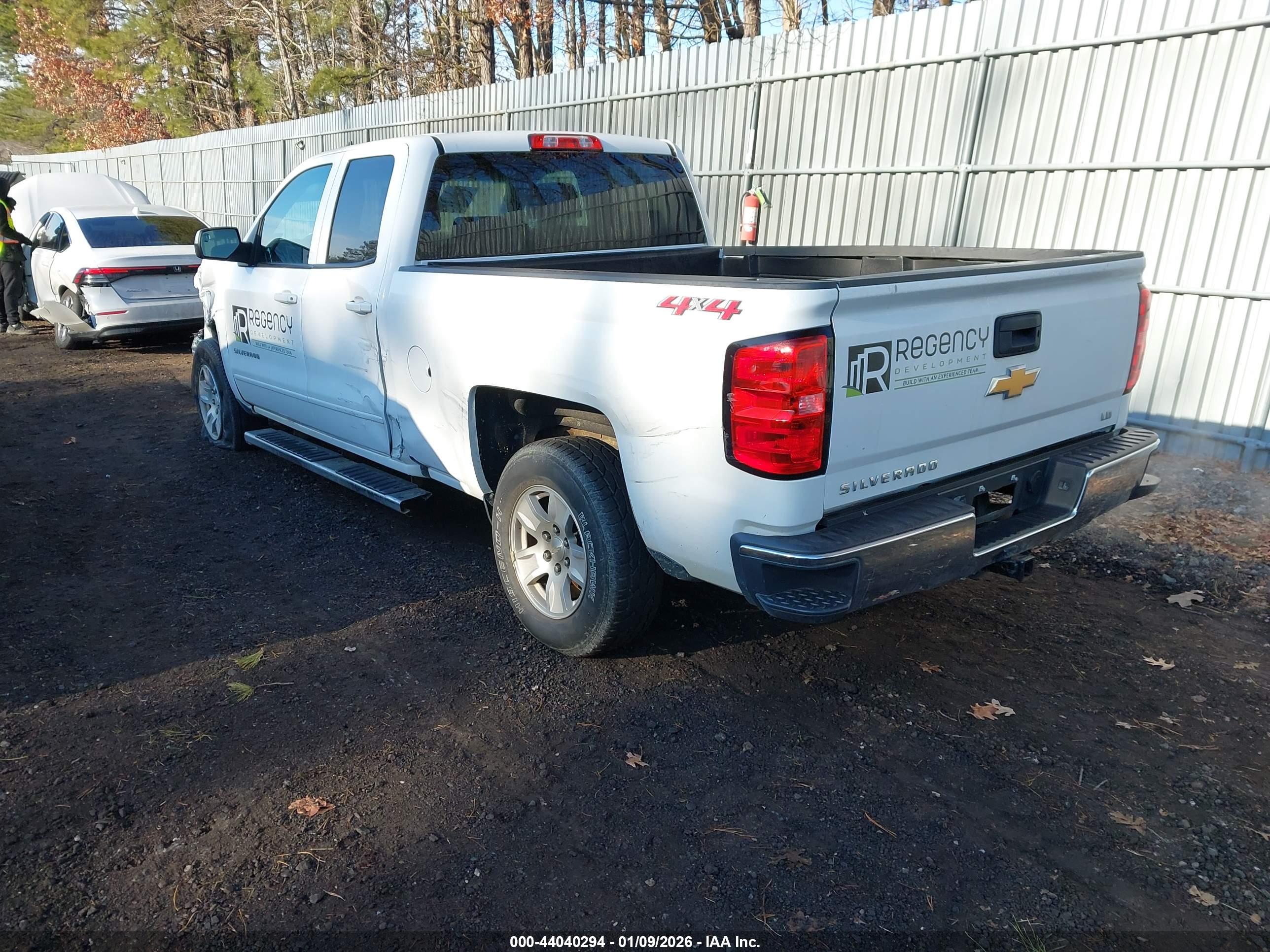 CHEVROLET SILVERADO image 3