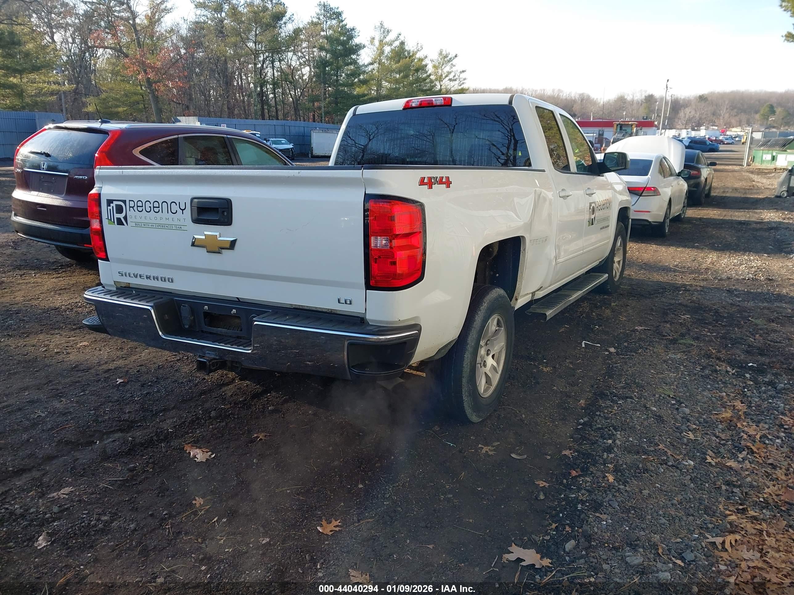 CHEVROLET SILVERADO image 4