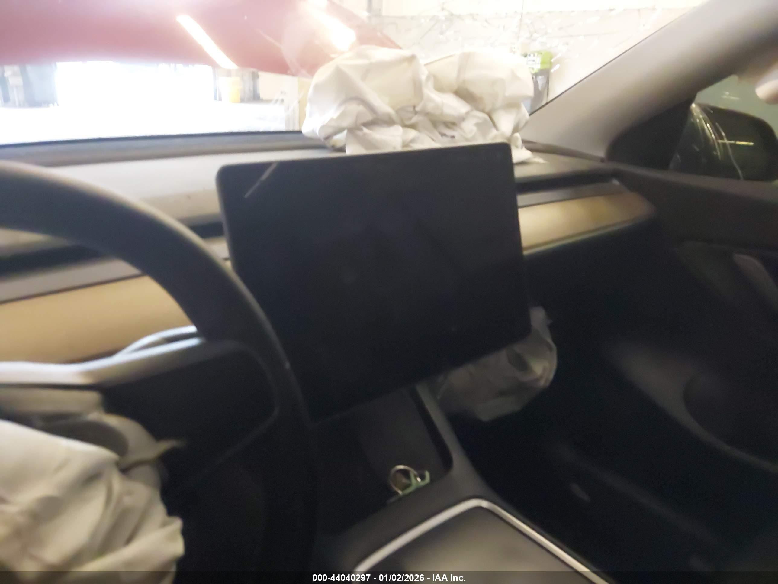 TESLA MODEL image 7
