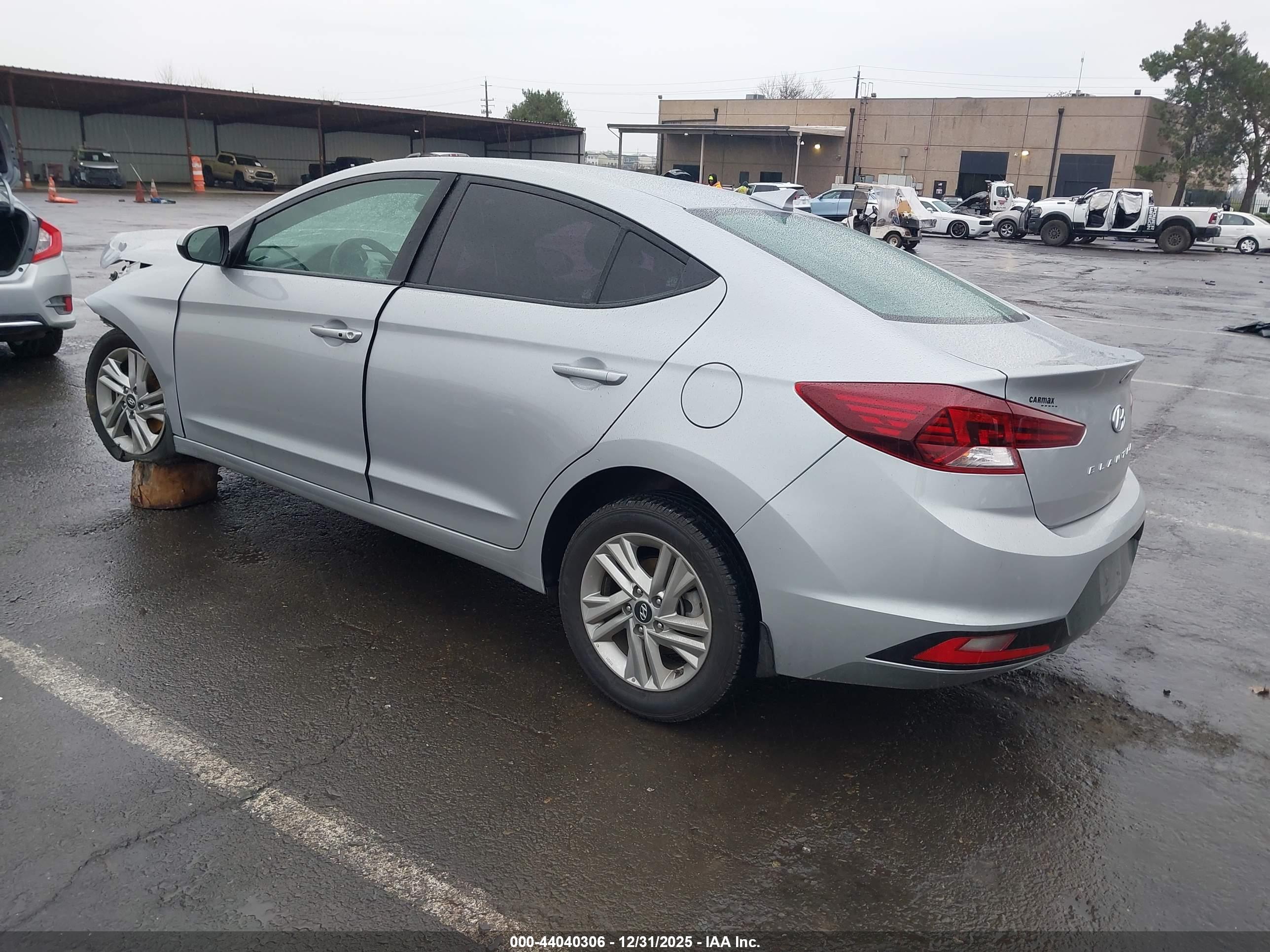 HYUNDAI ELANTRA image 3
