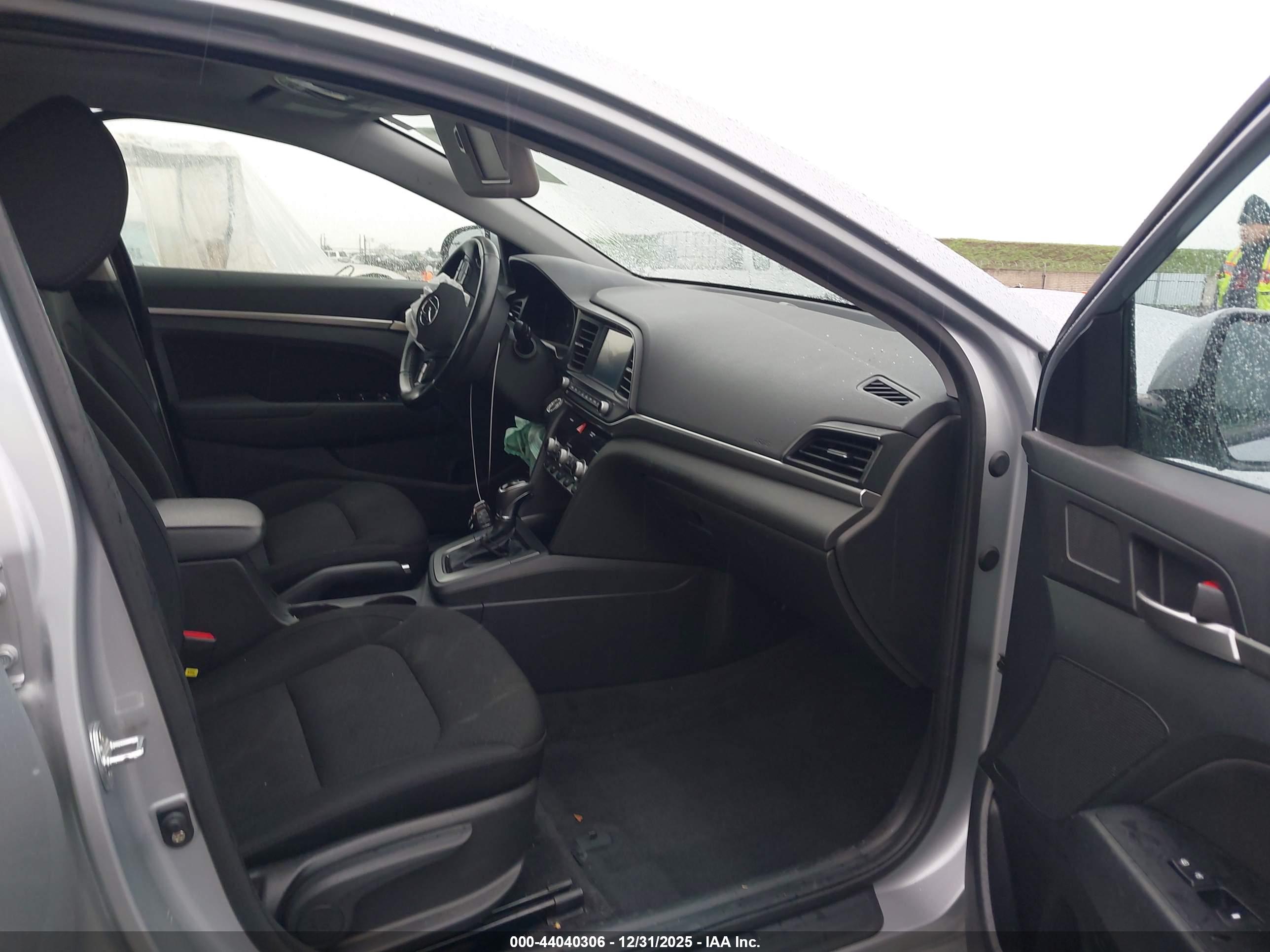 HYUNDAI ELANTRA image 5