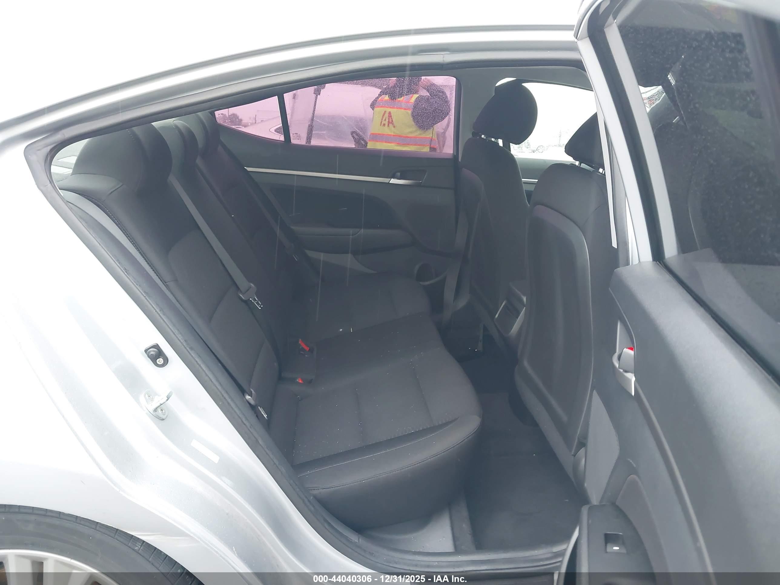 HYUNDAI ELANTRA image 8