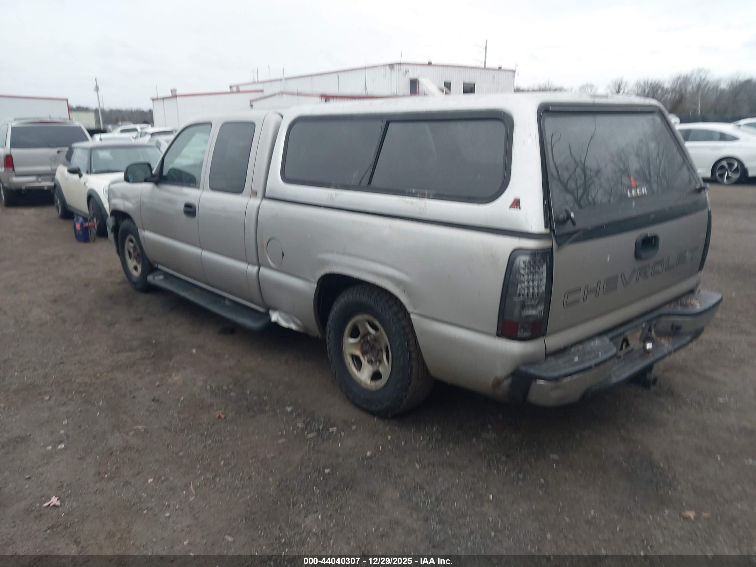 CHEVROLET SILVERADO image 3