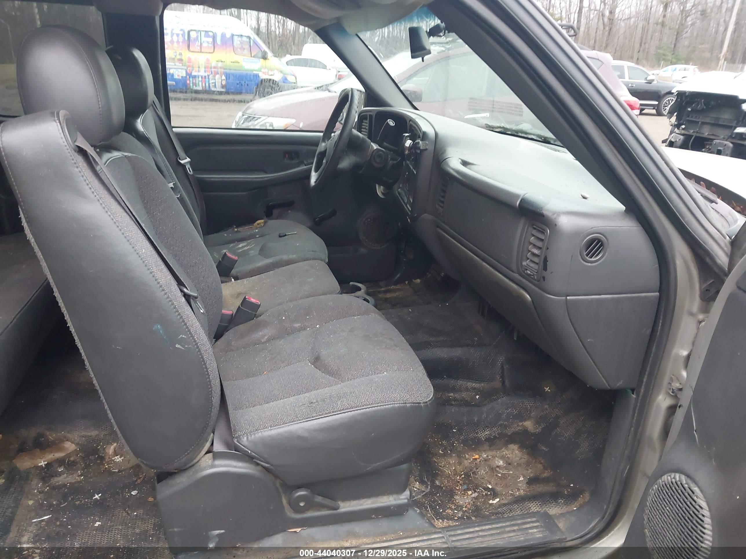 CHEVROLET SILVERADO image 5