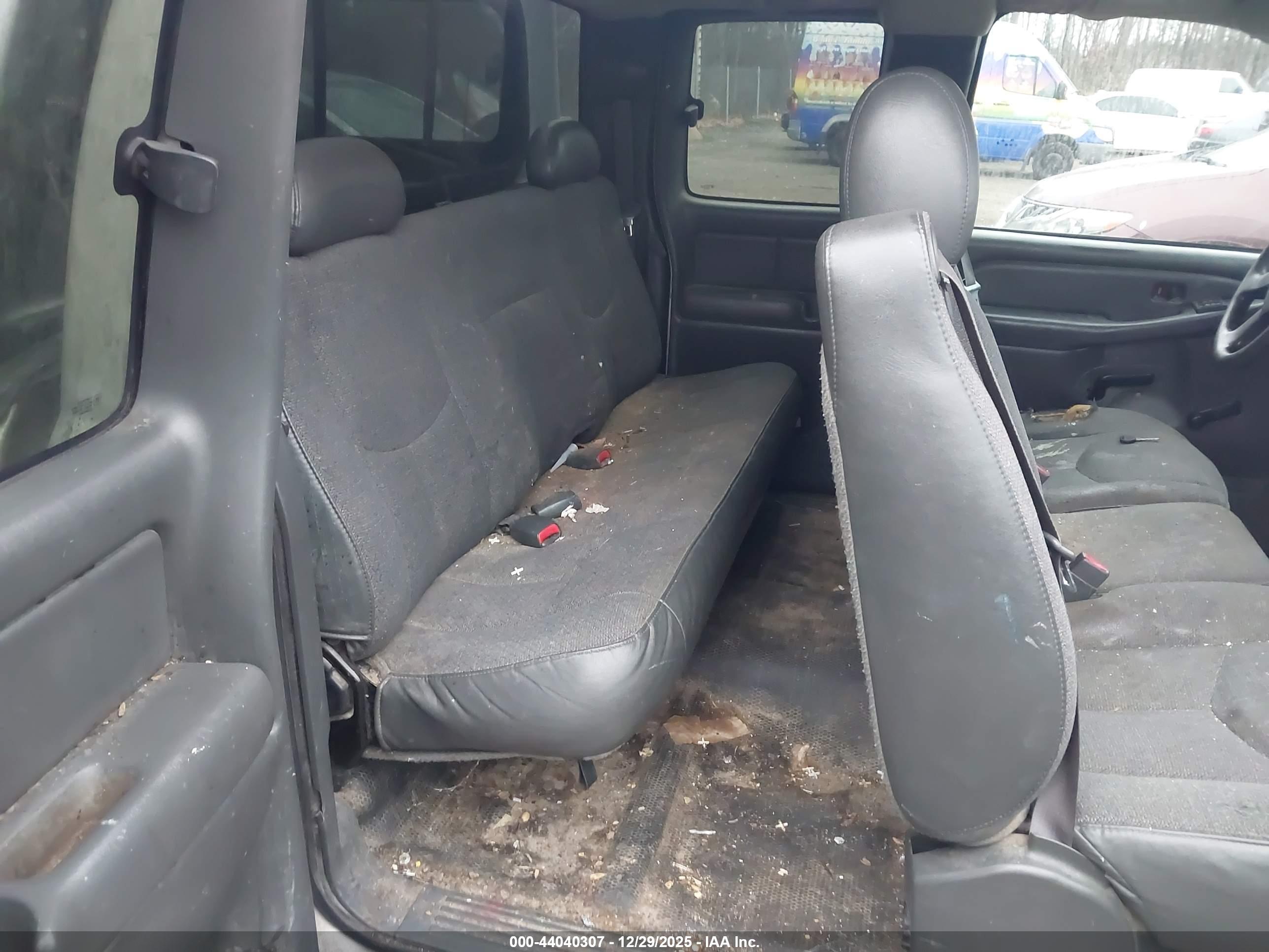 CHEVROLET SILVERADO image 8