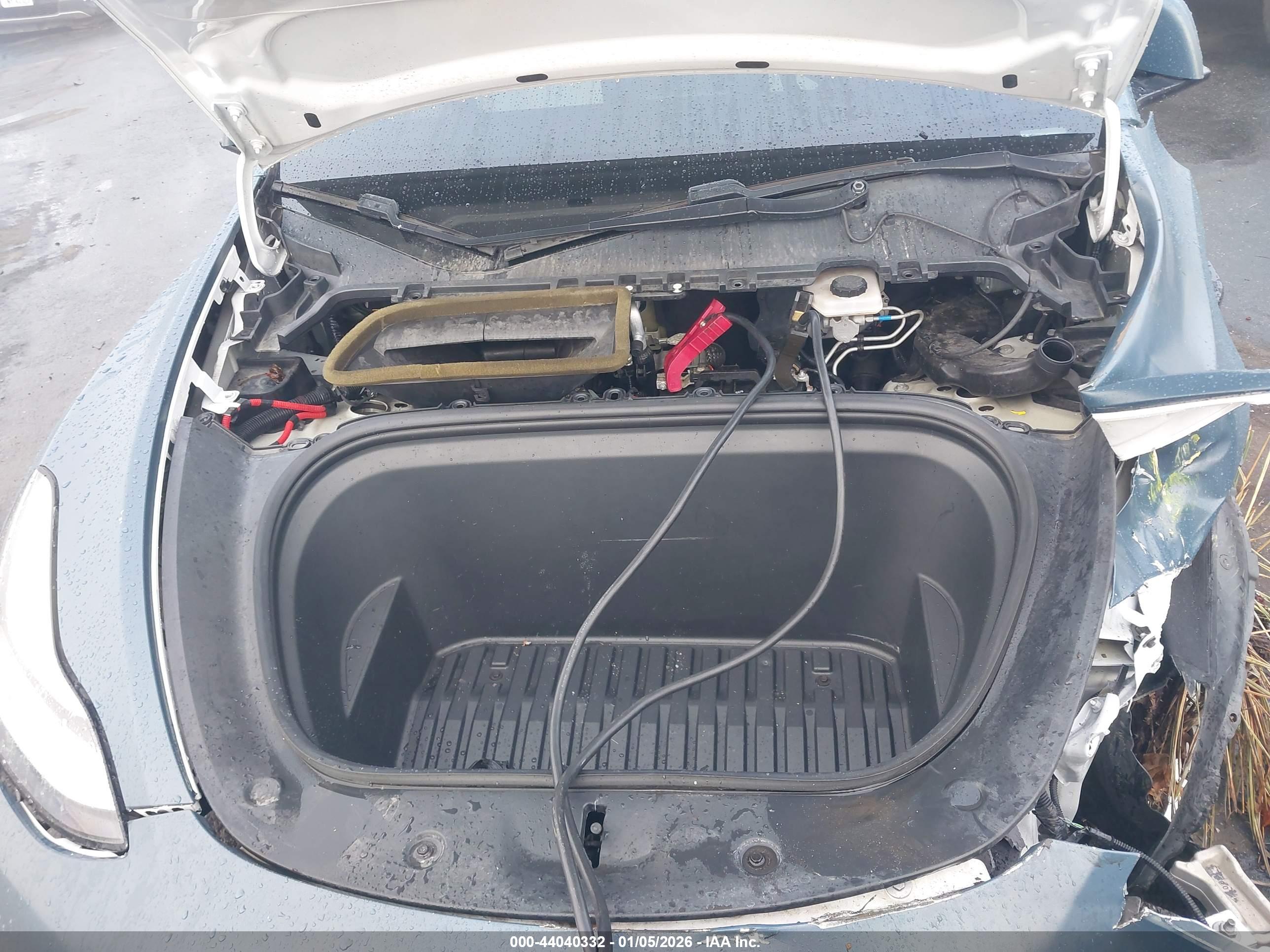 TESLA MODEL image 10