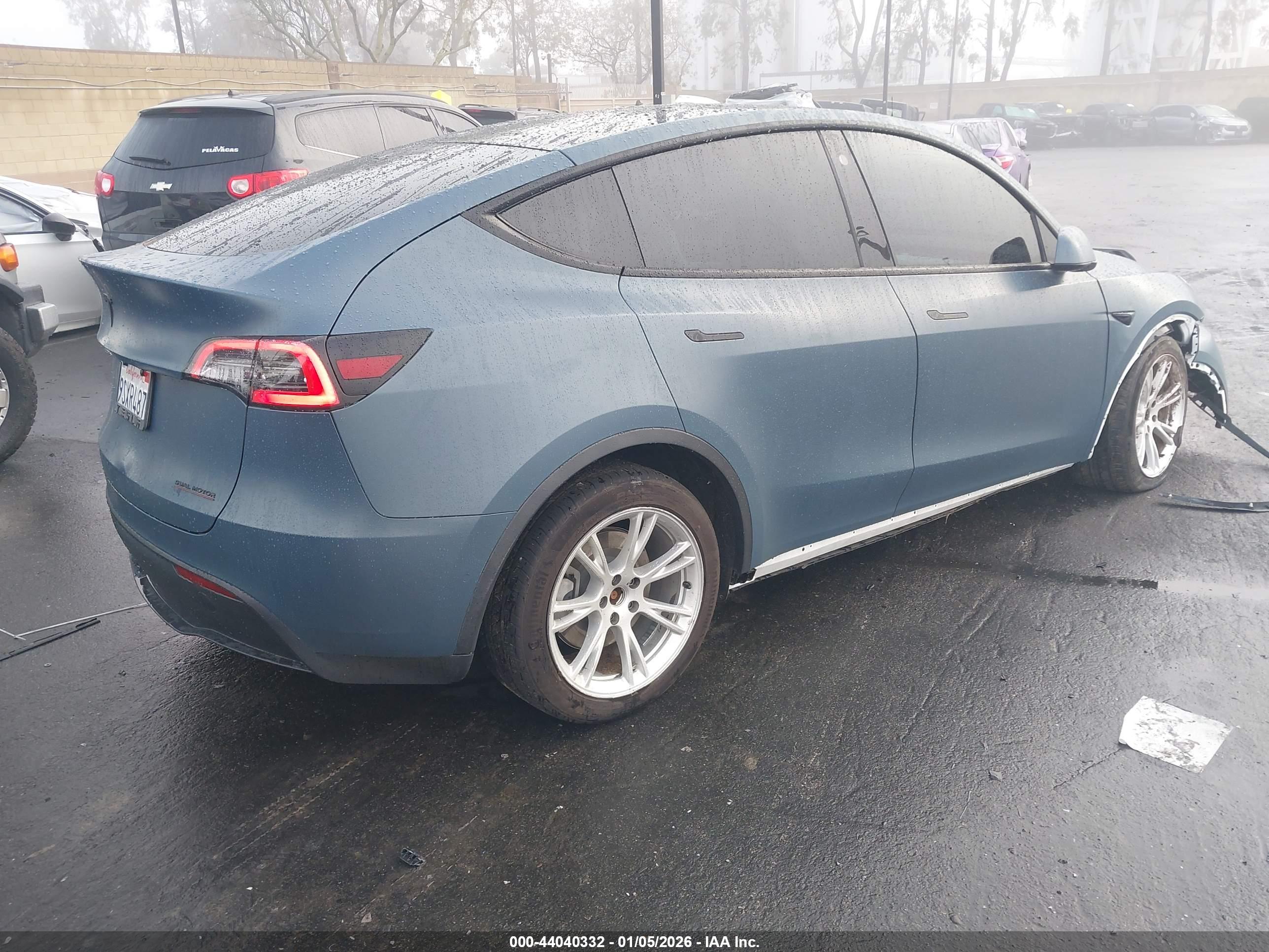 TESLA MODEL image 4