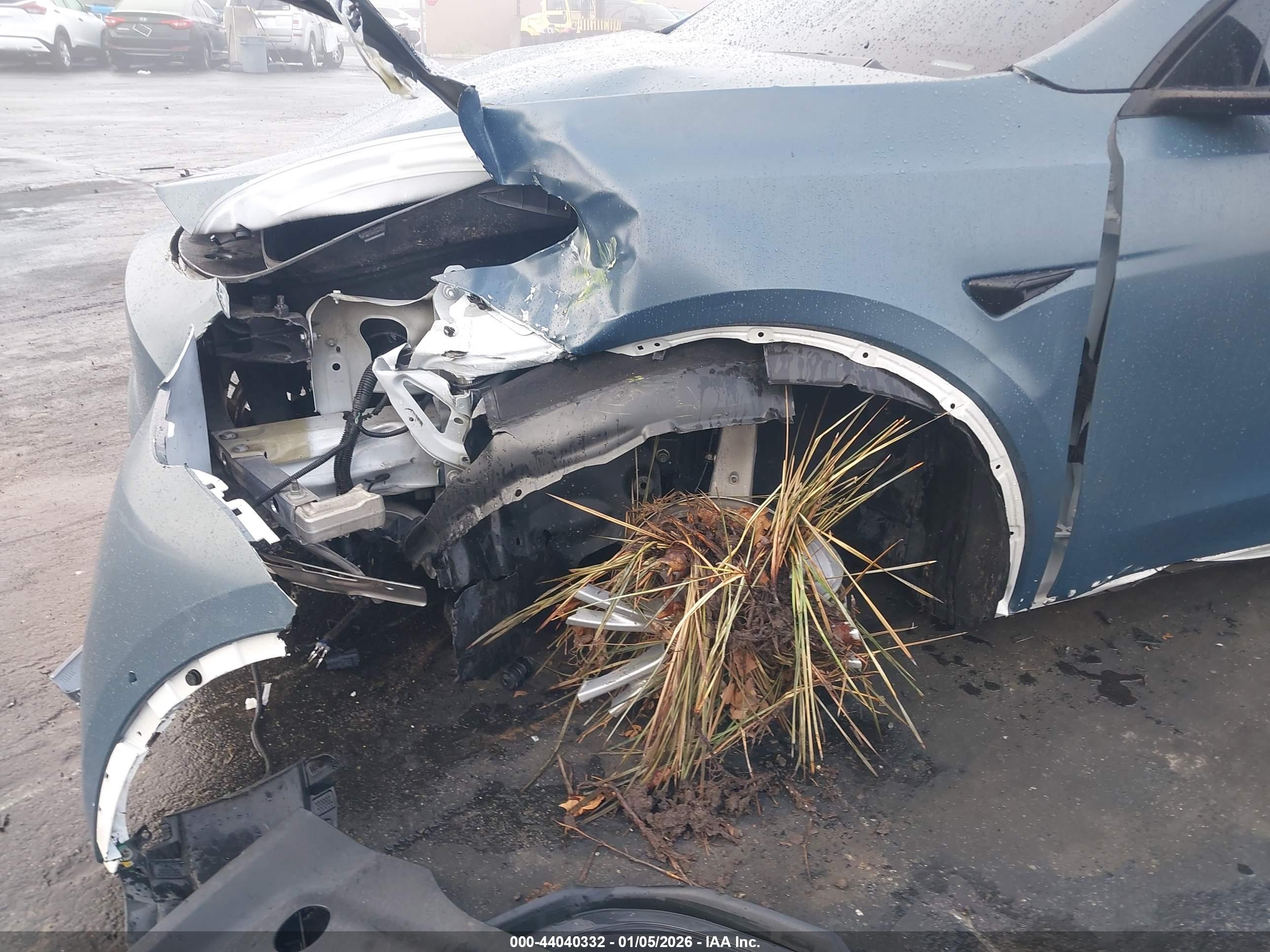 TESLA MODEL image 6