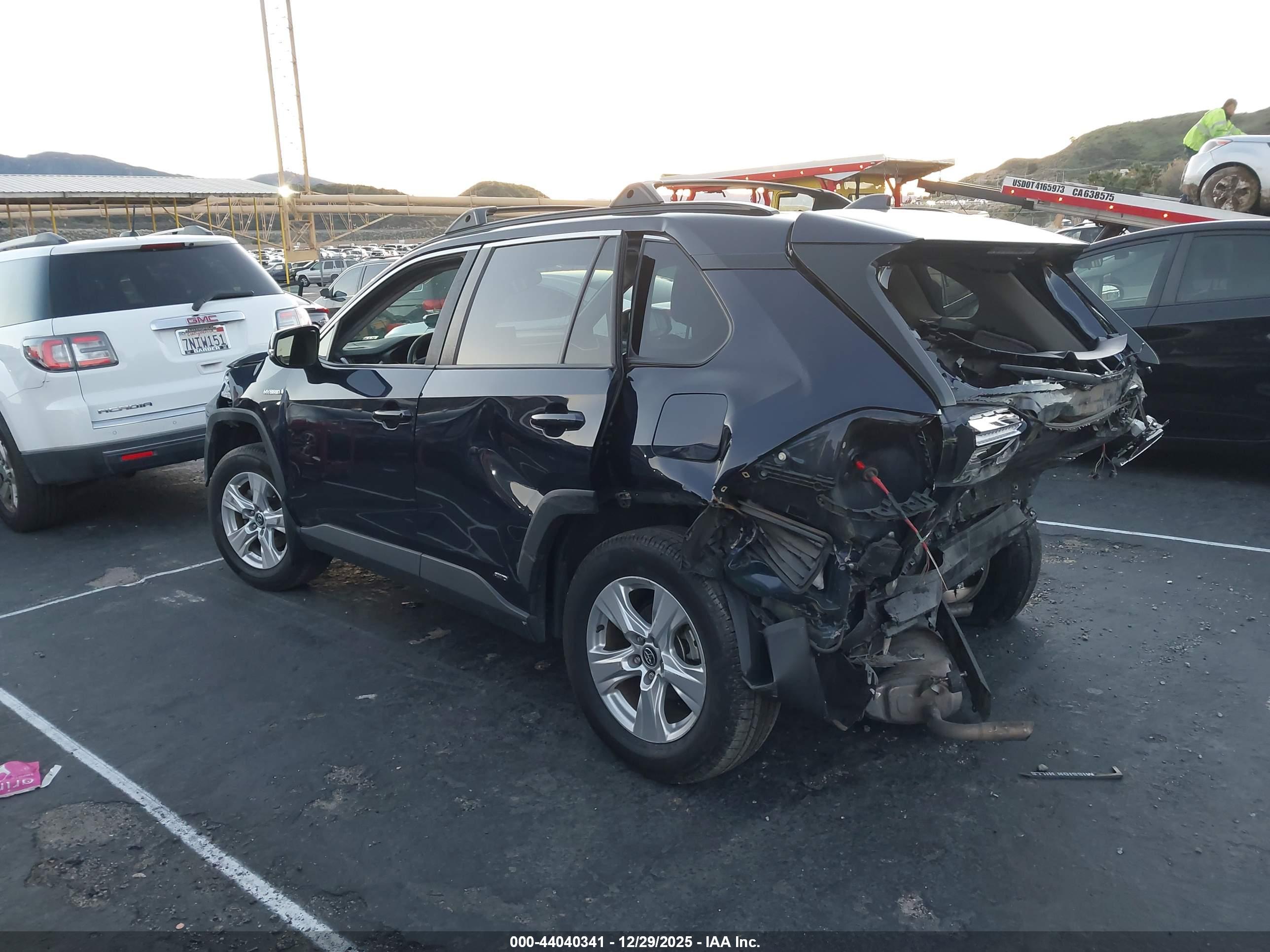 TOYOTA RAV4 image 3