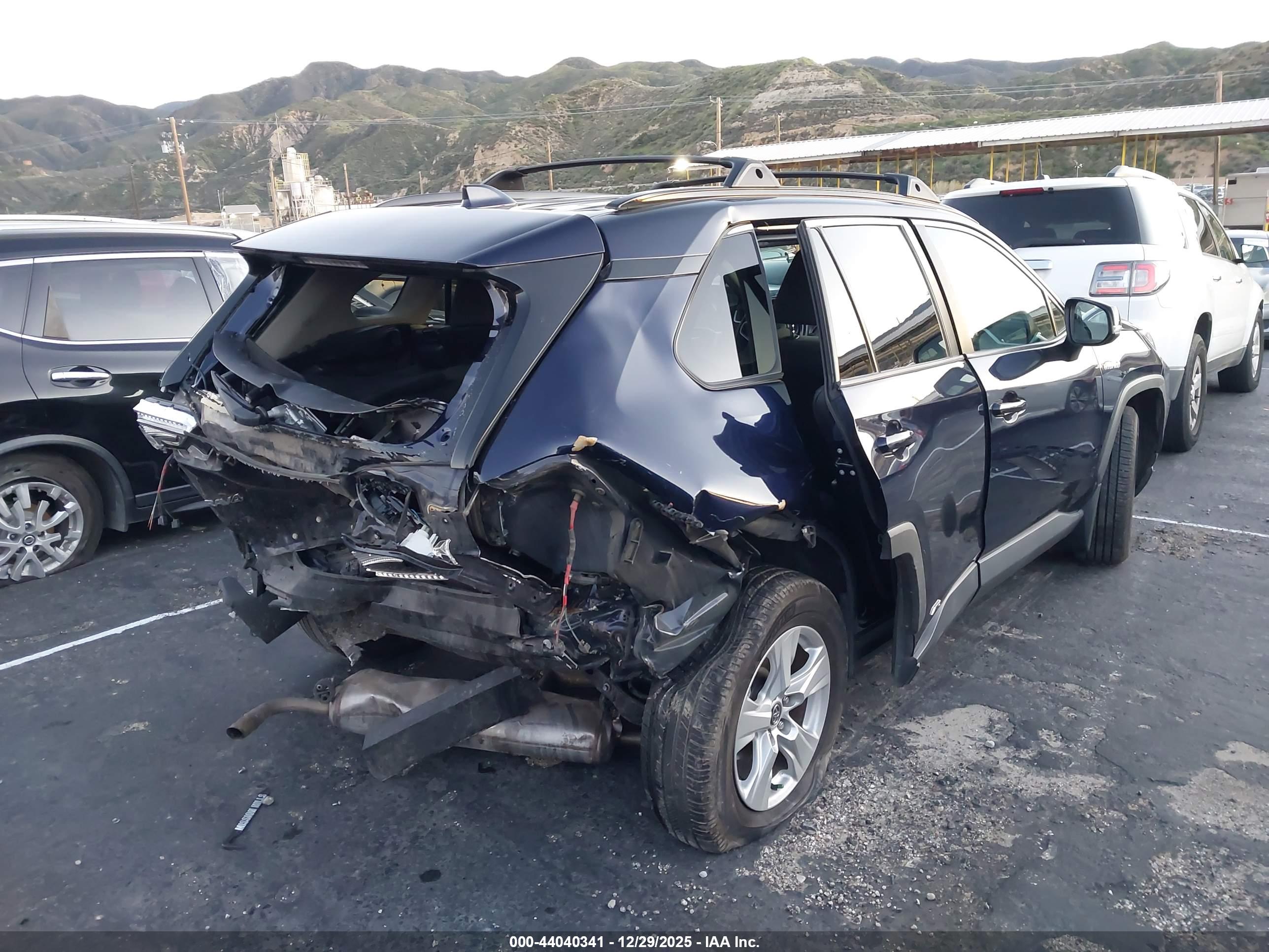 TOYOTA RAV4 image 4