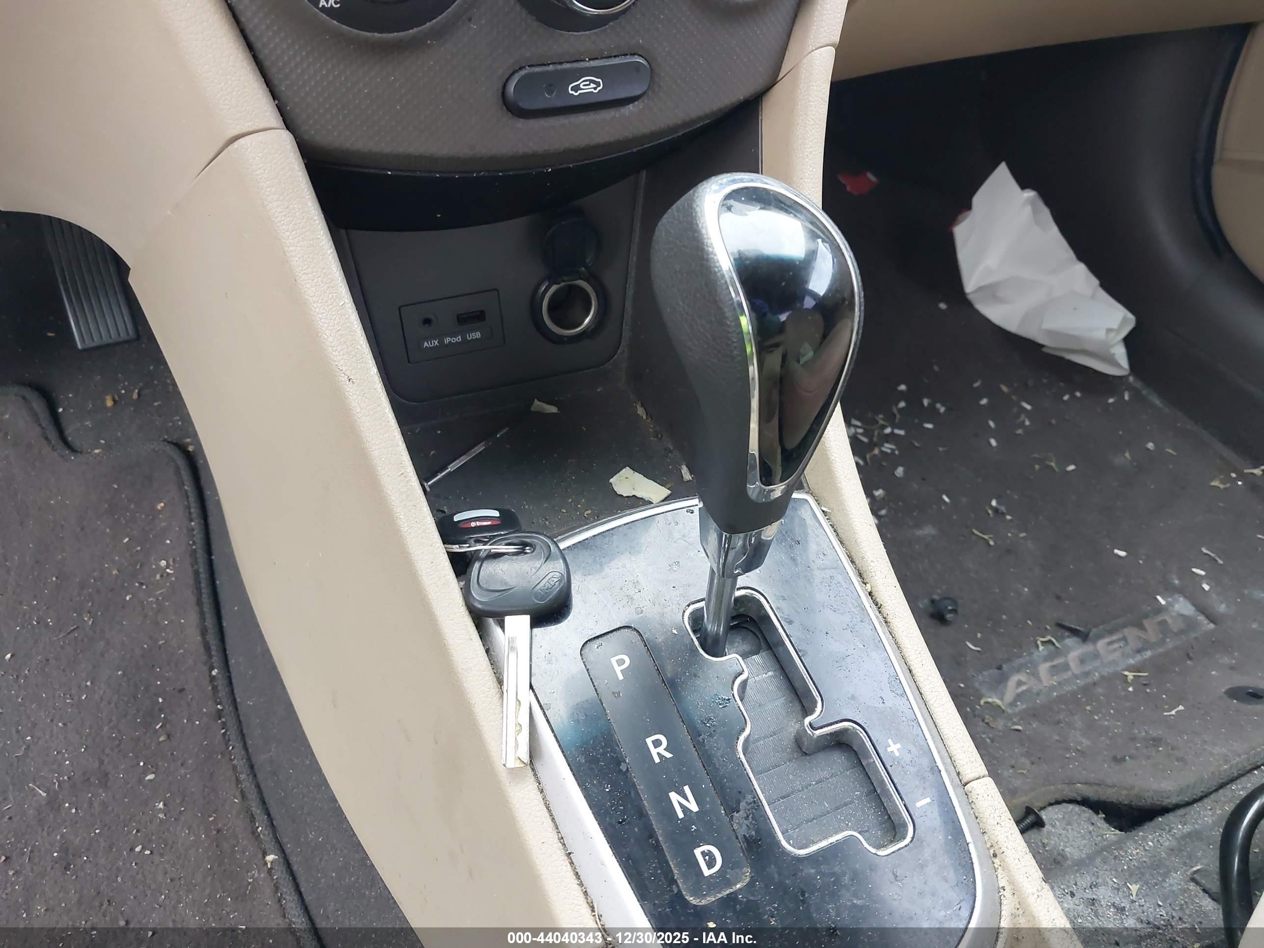 HYUNDAI ACCENT image 11