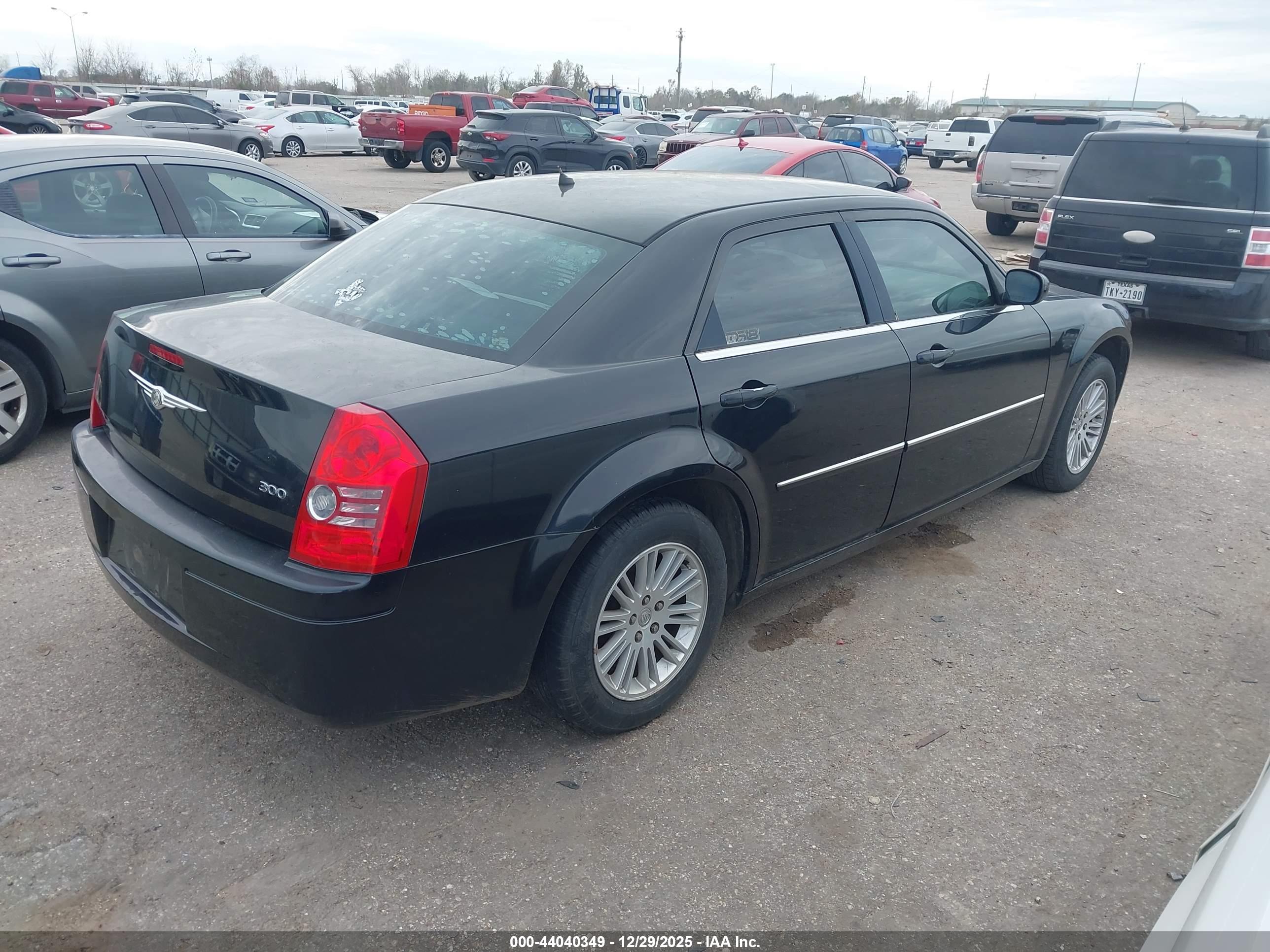 CHRYSLER 300 image 4