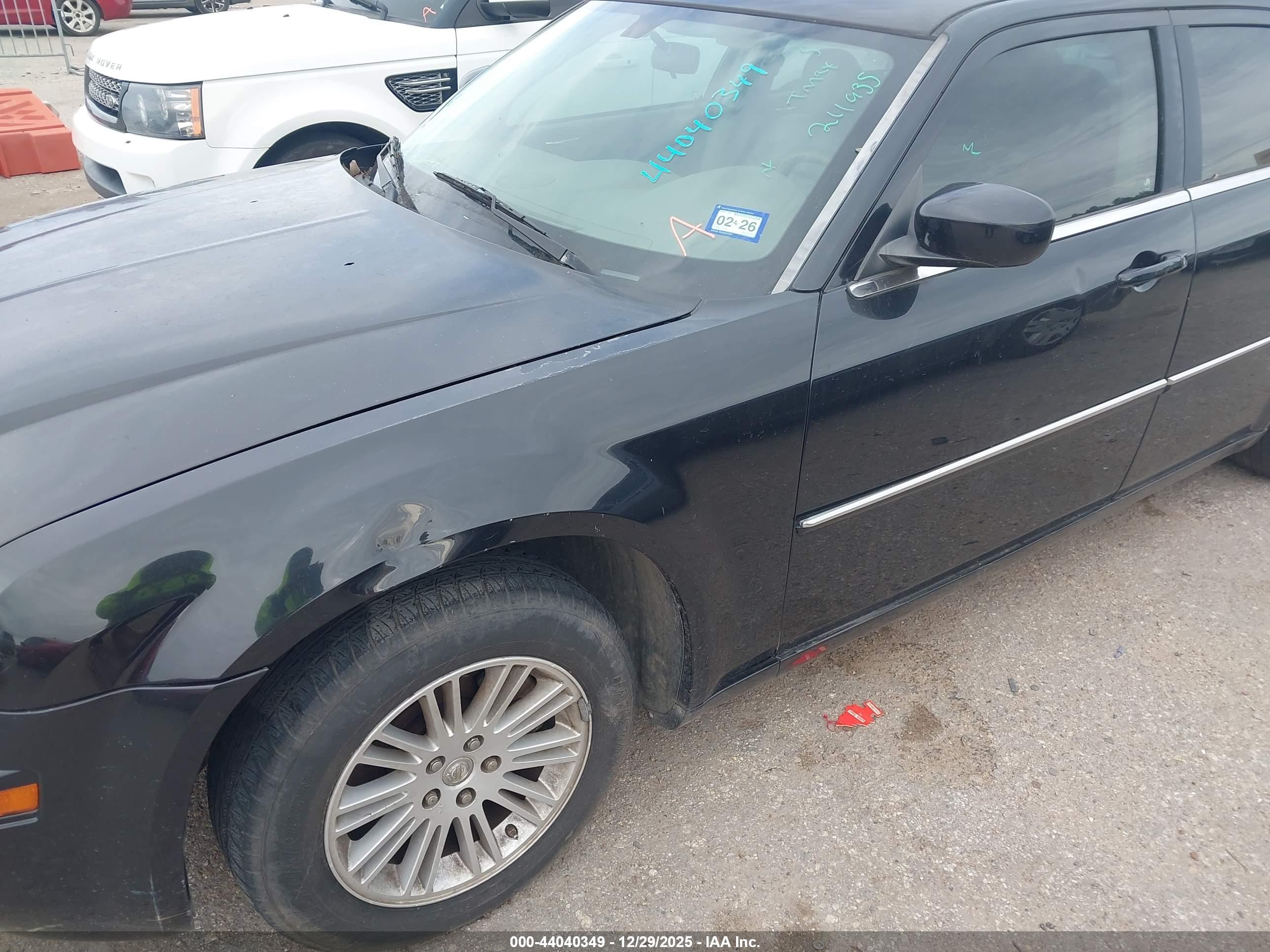 CHRYSLER 300 image 6