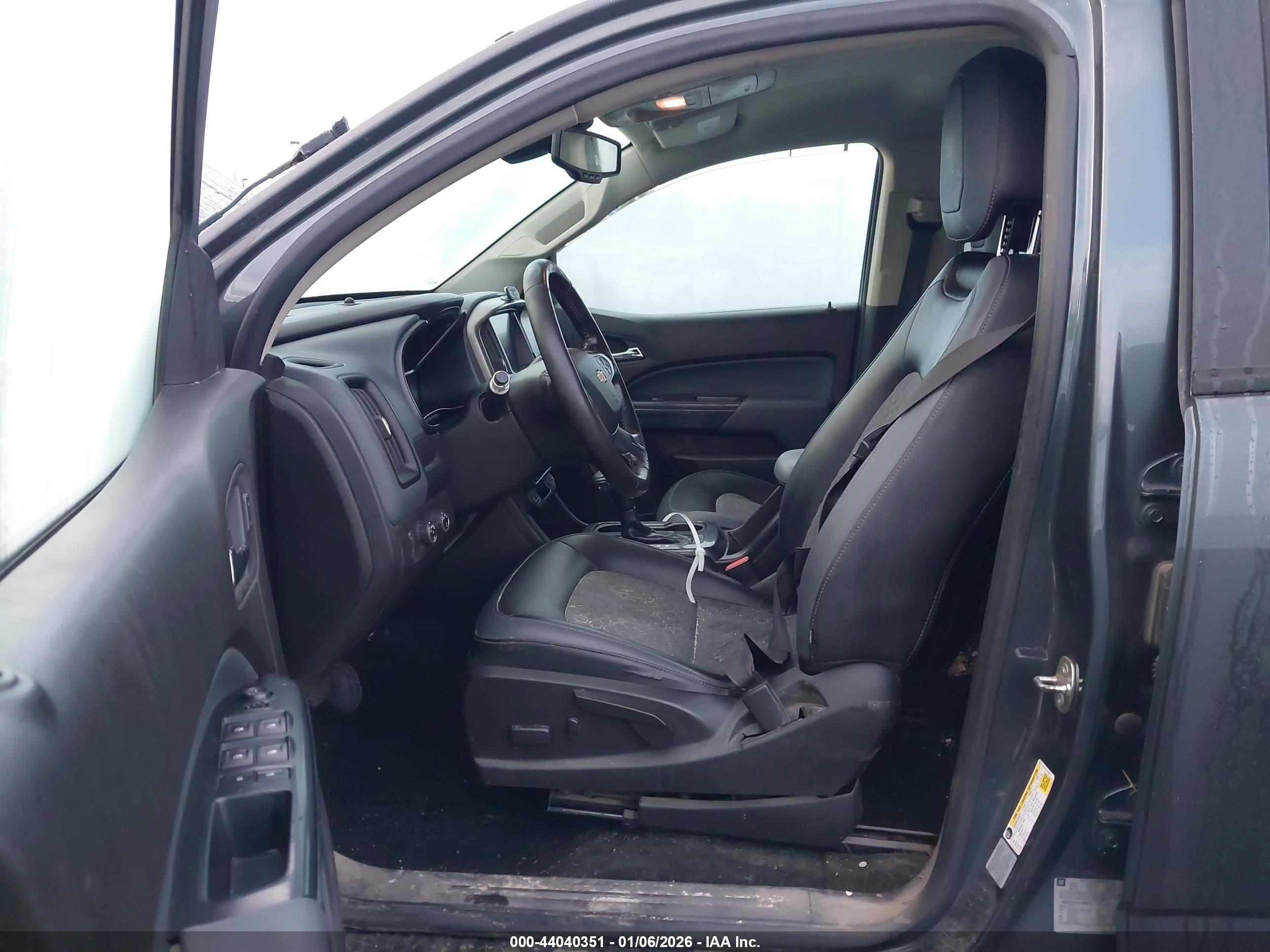 CHEVROLET COLORADO image 5