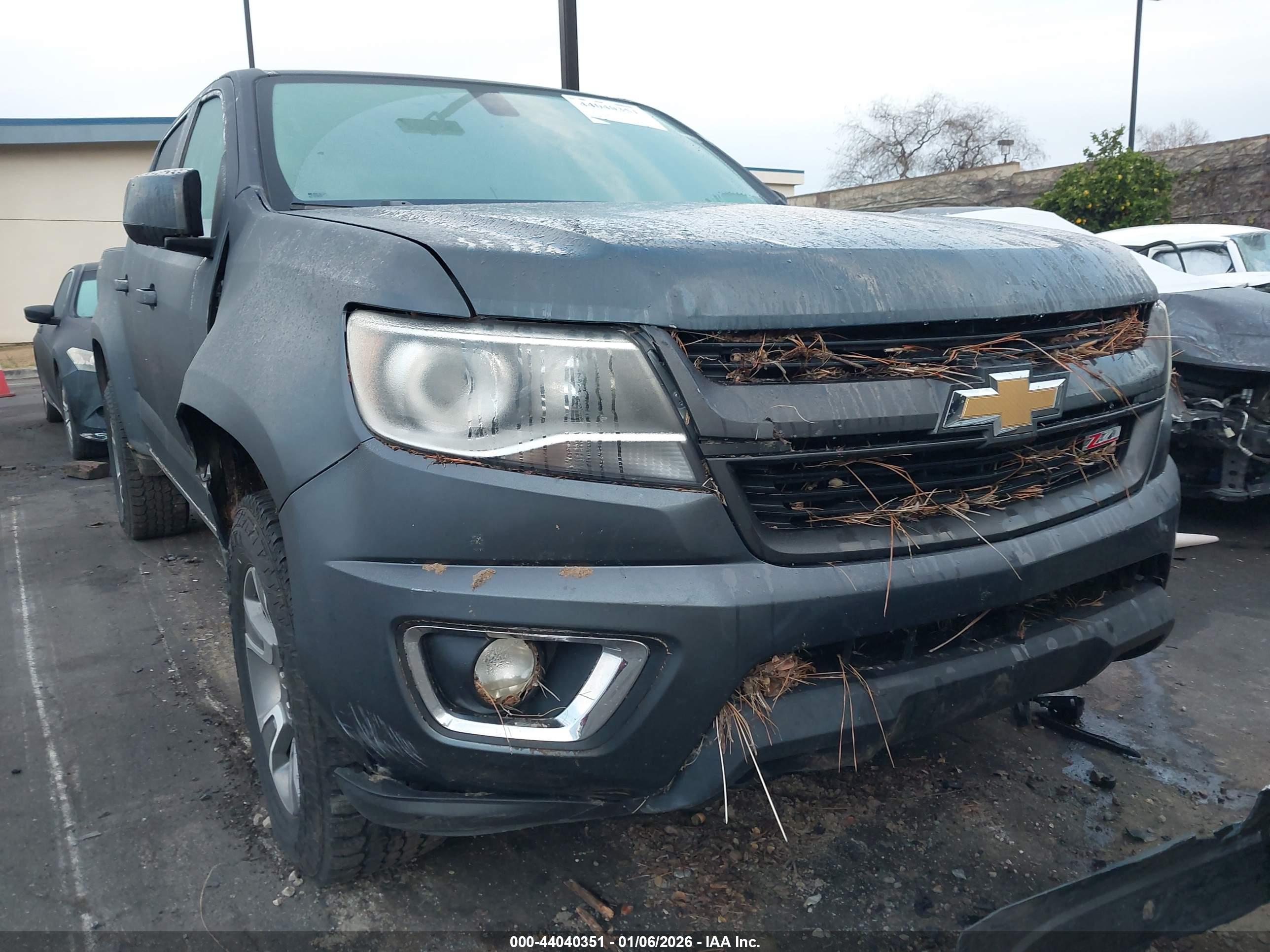 CHEVROLET COLORADO image 6