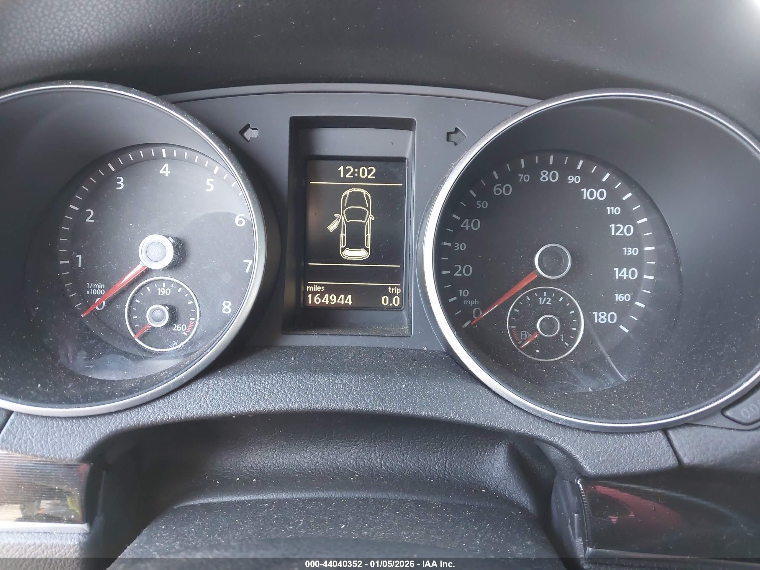 VOLKSWAGEN GTI image 7