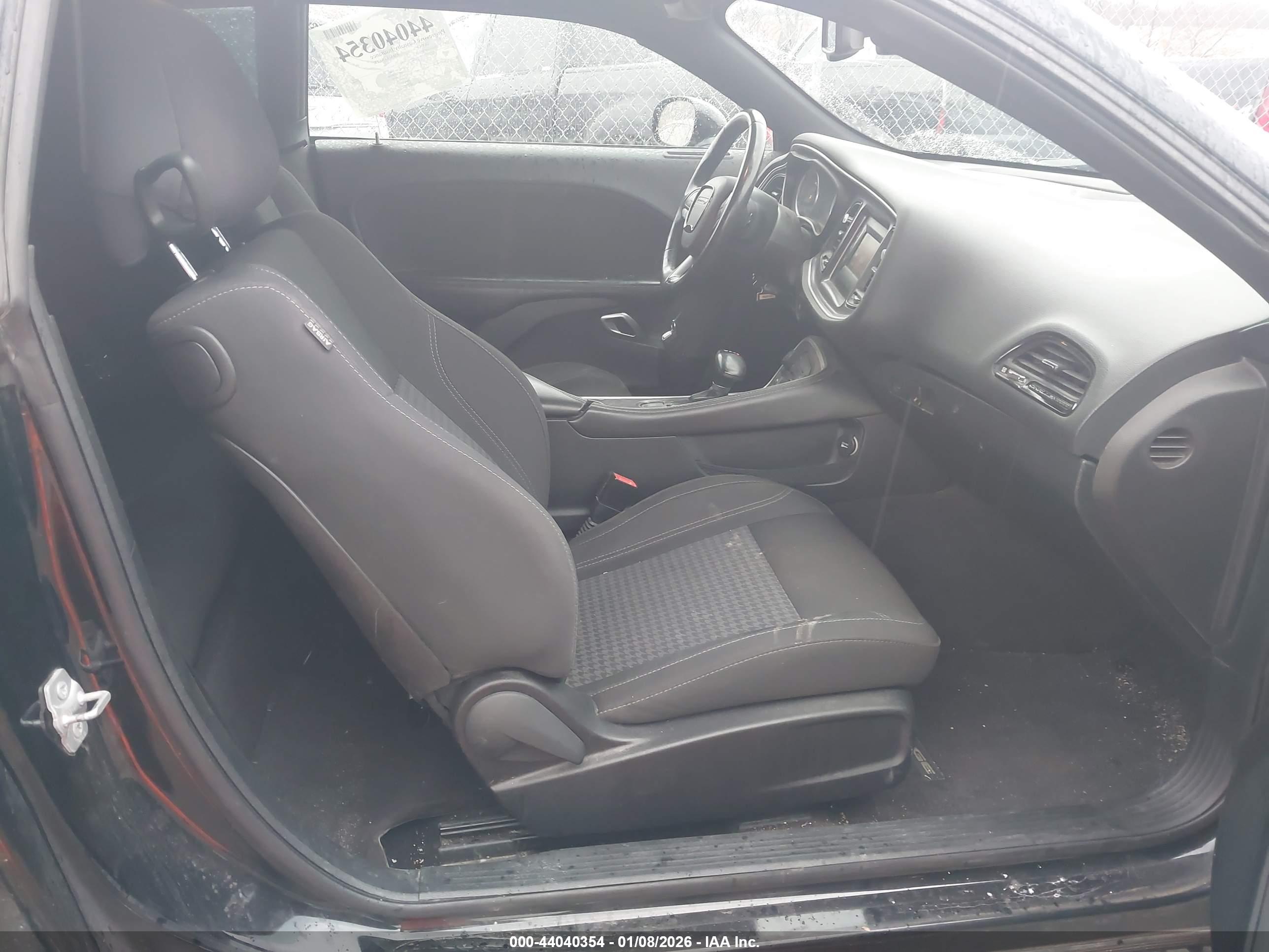 DODGE CHALLENGER image 5