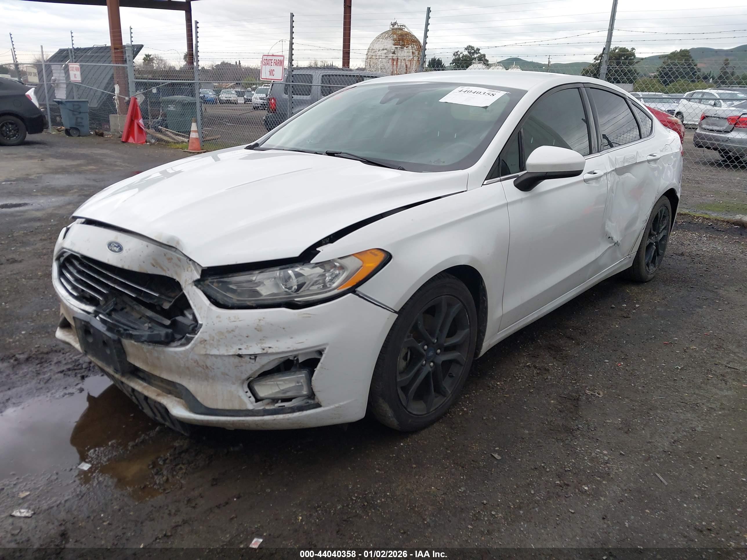 FORD FUSION image 2
