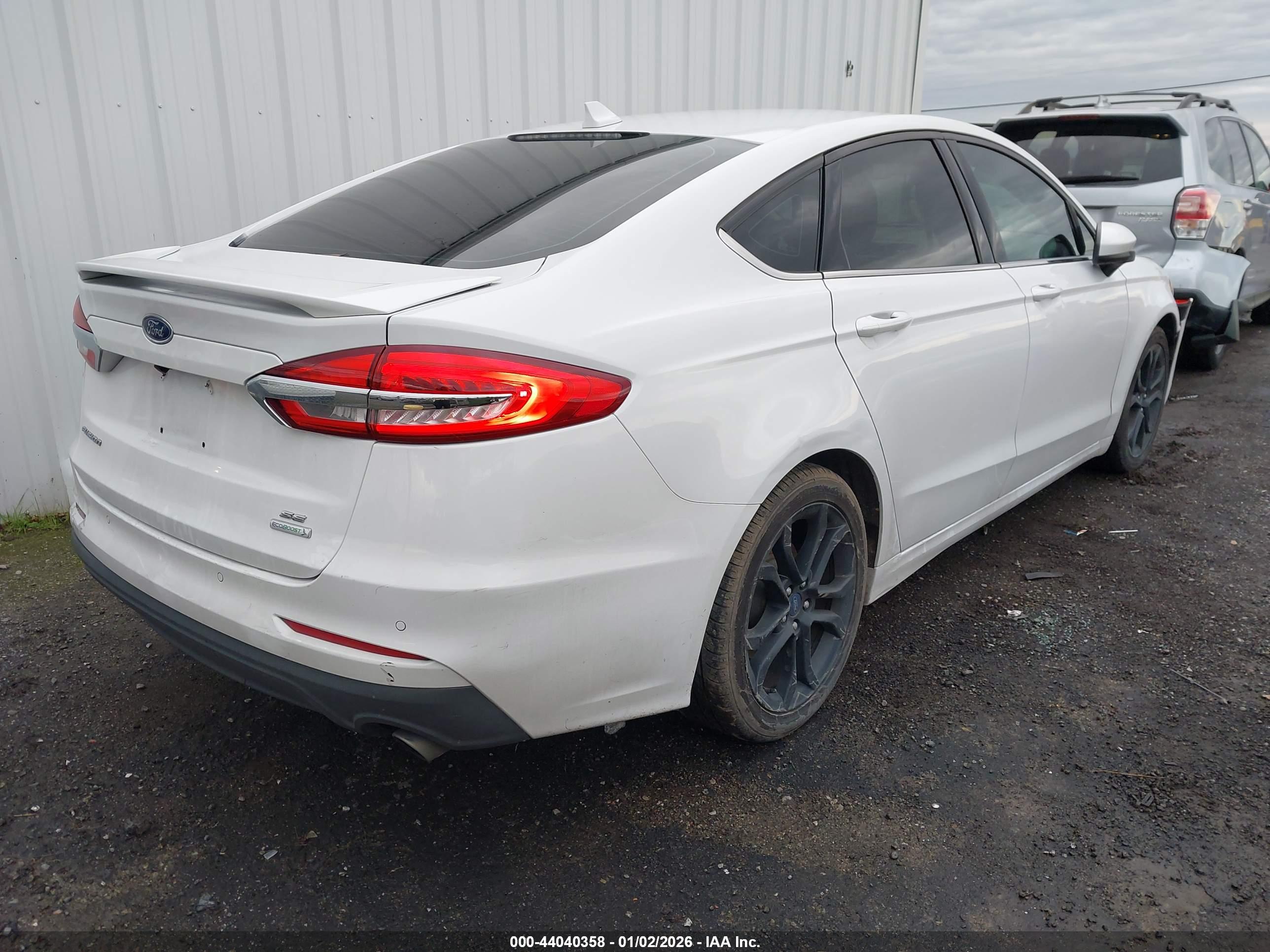 FORD FUSION image 4