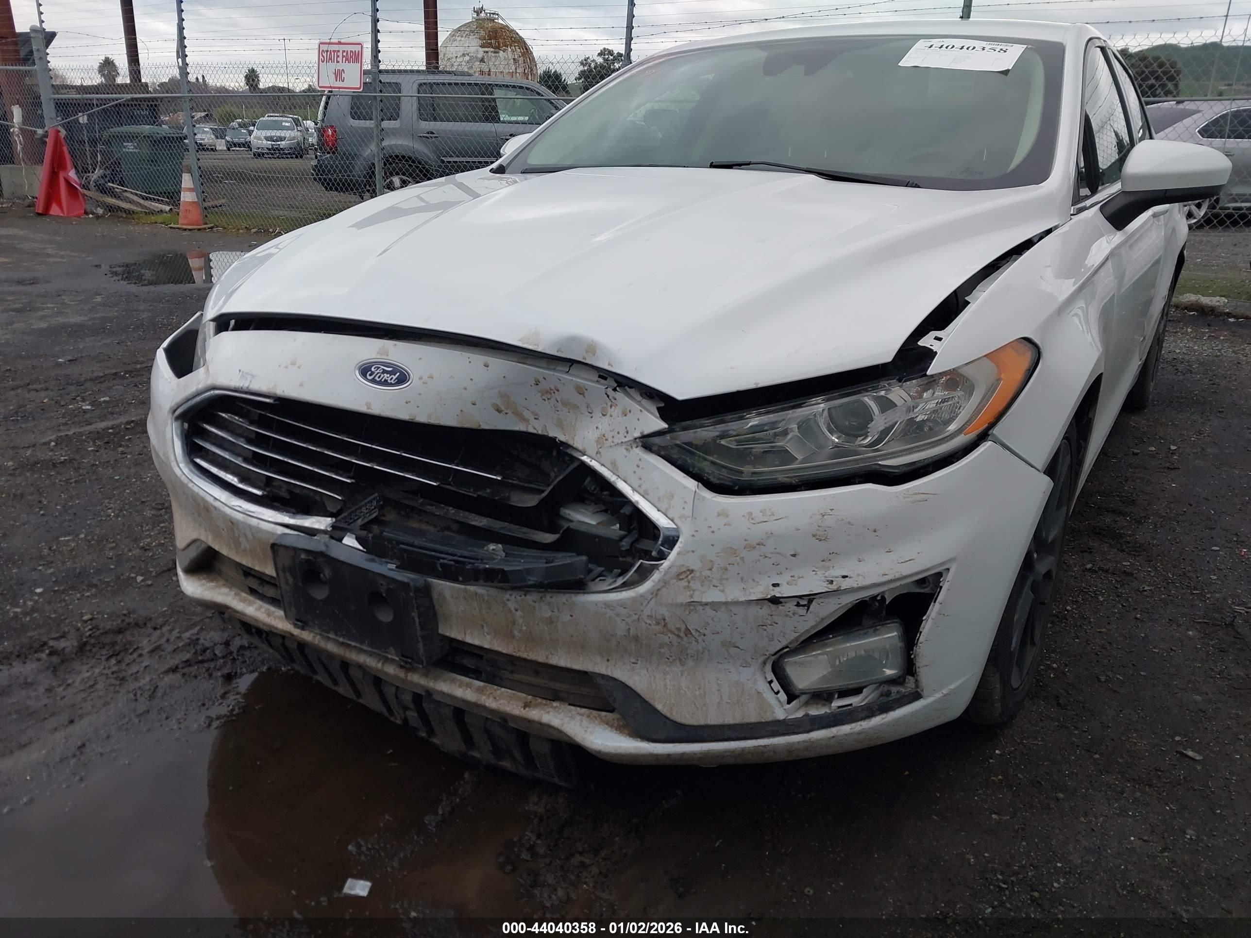FORD FUSION image 6