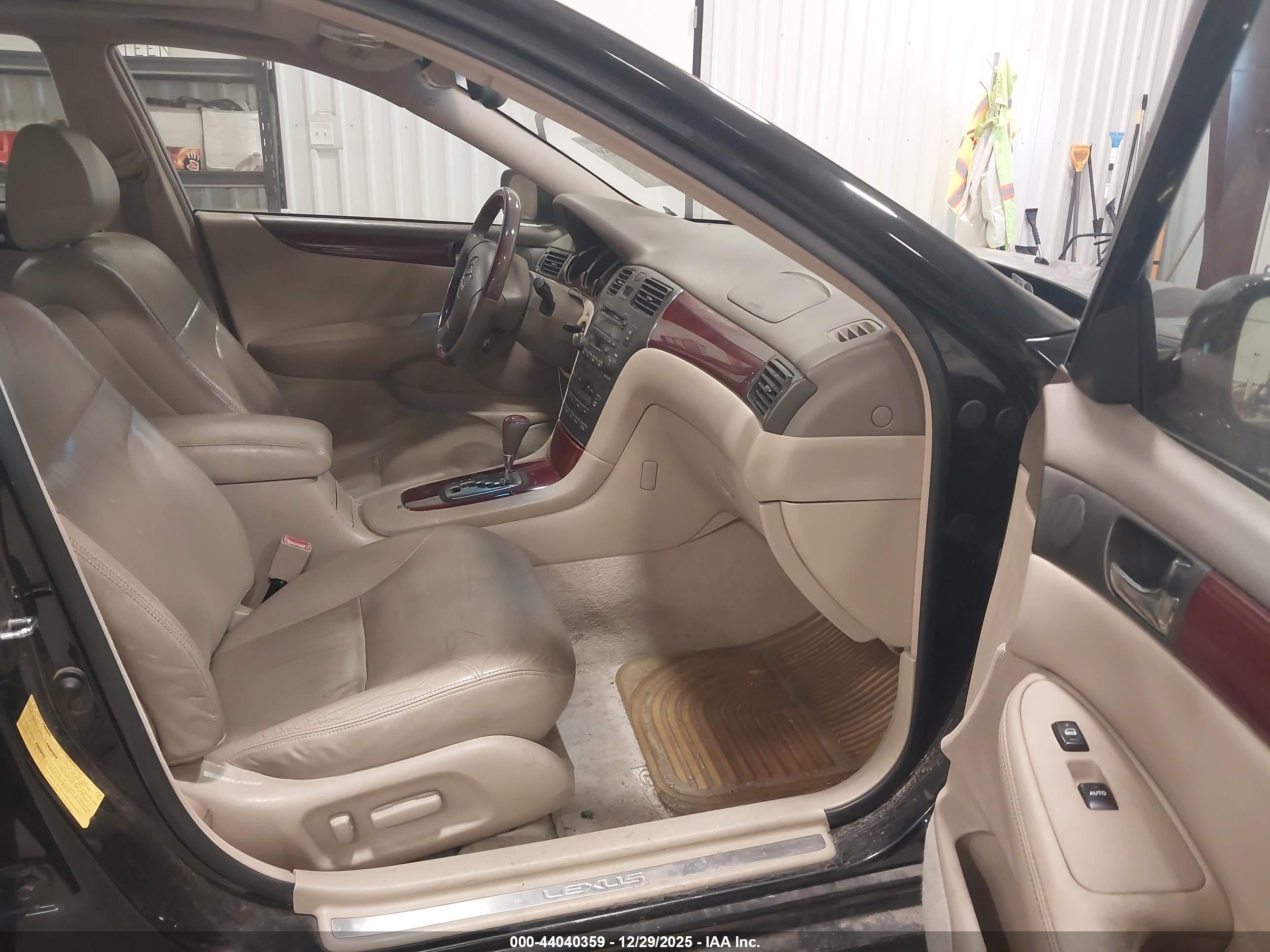 LEXUS ES image 5