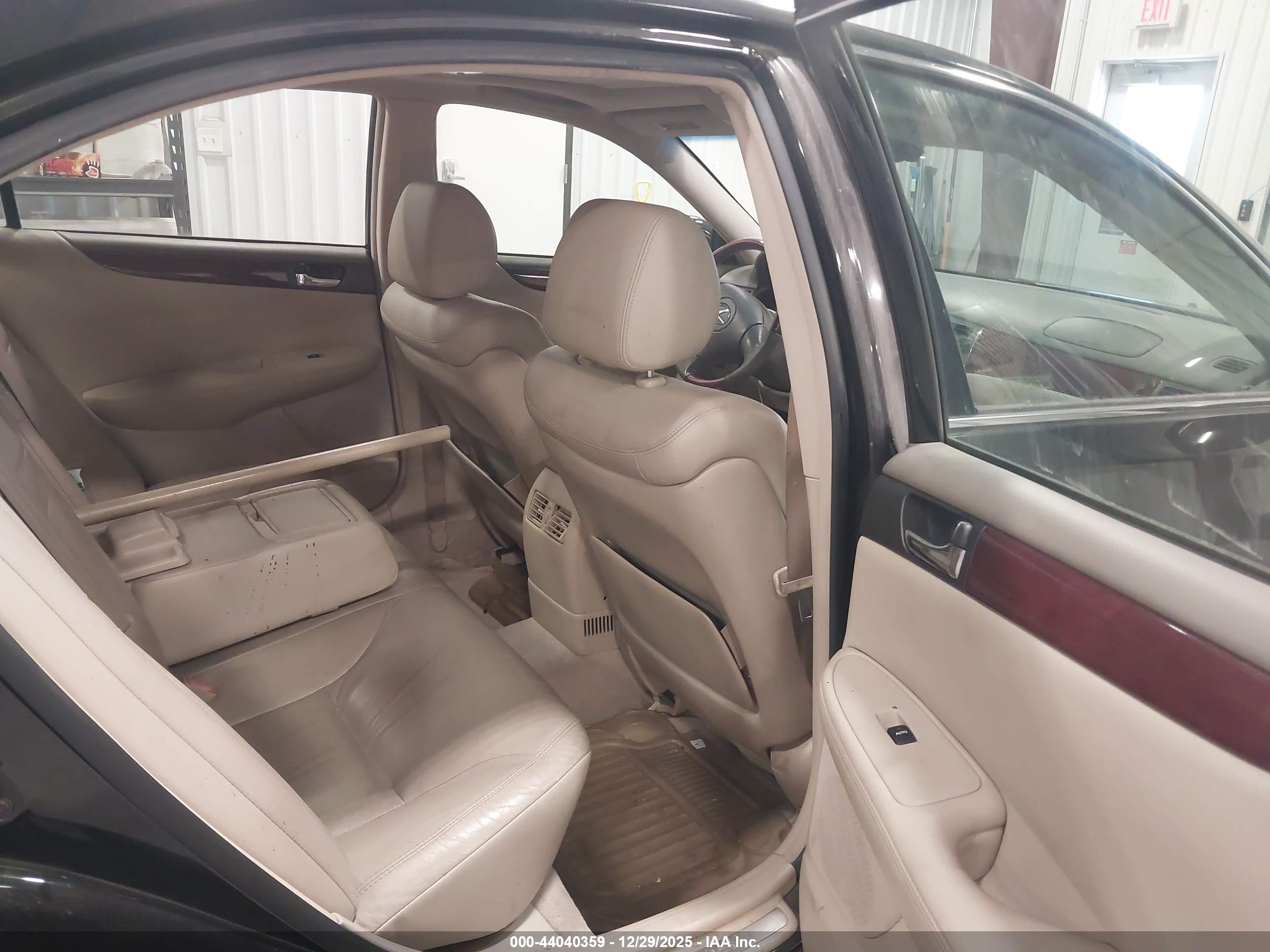 LEXUS ES image 8