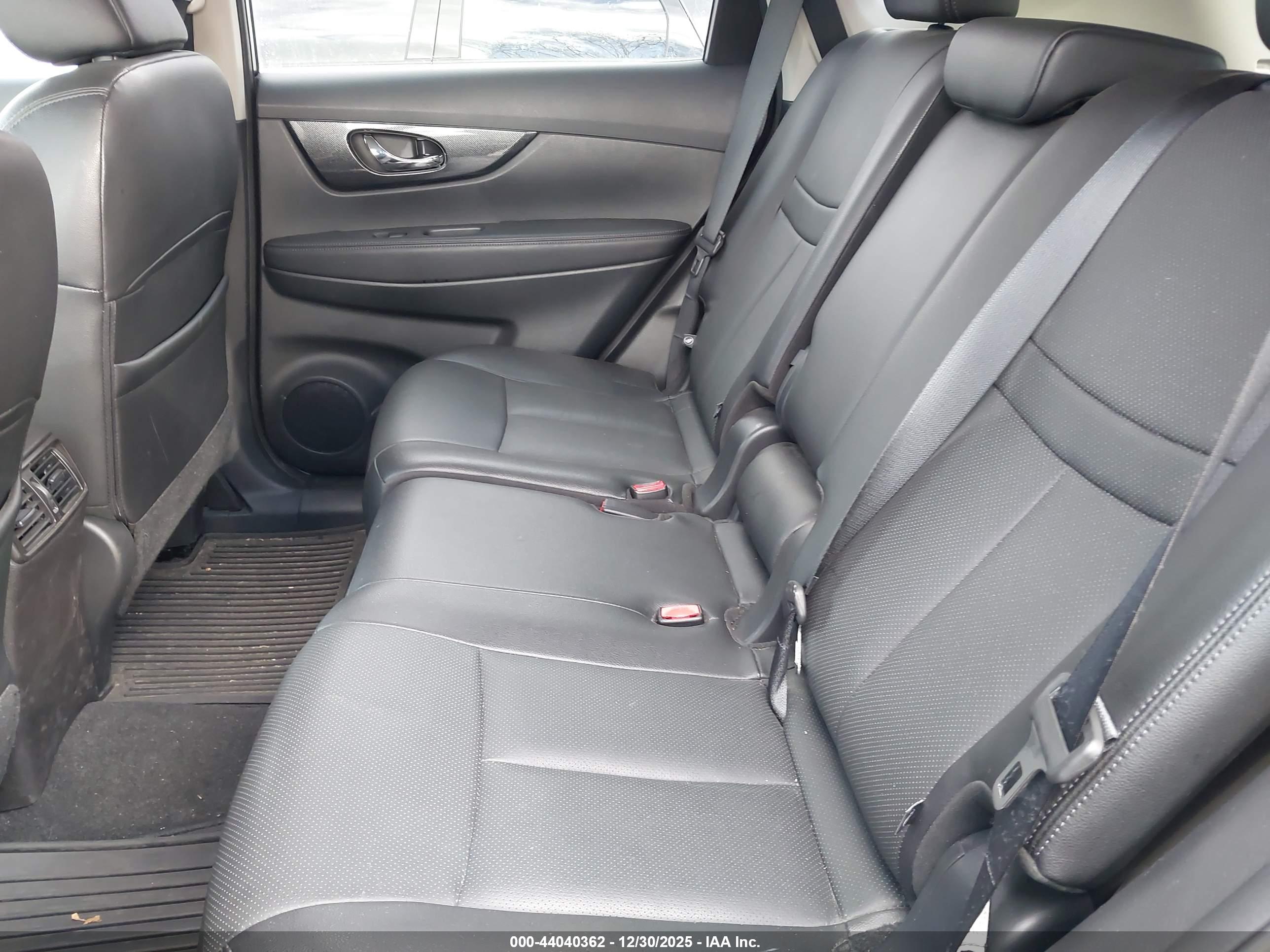NISSAN ROGUE image 8