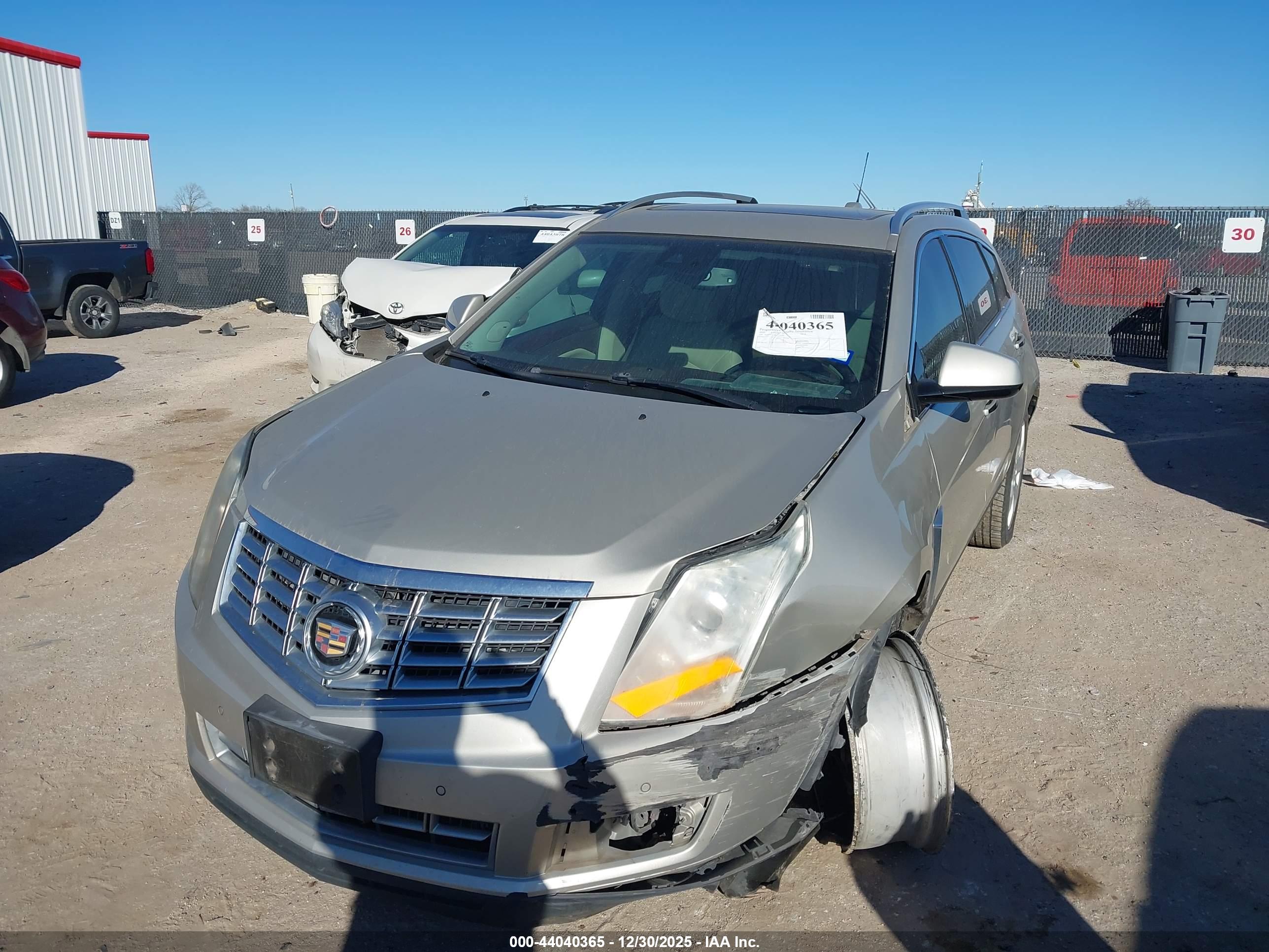 CADILLAC SRX image 2