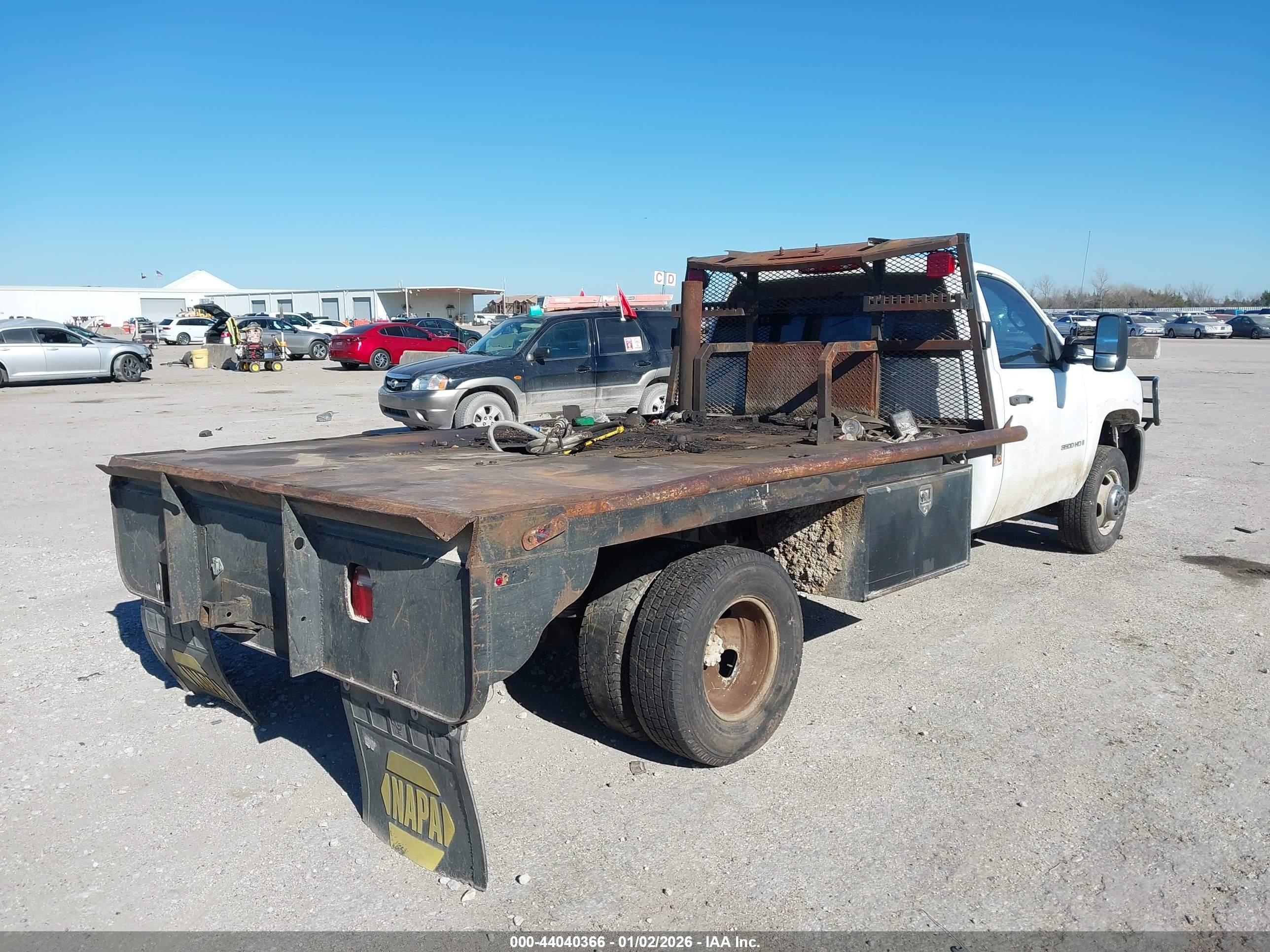 CHEVROLET SILVERADO image 4