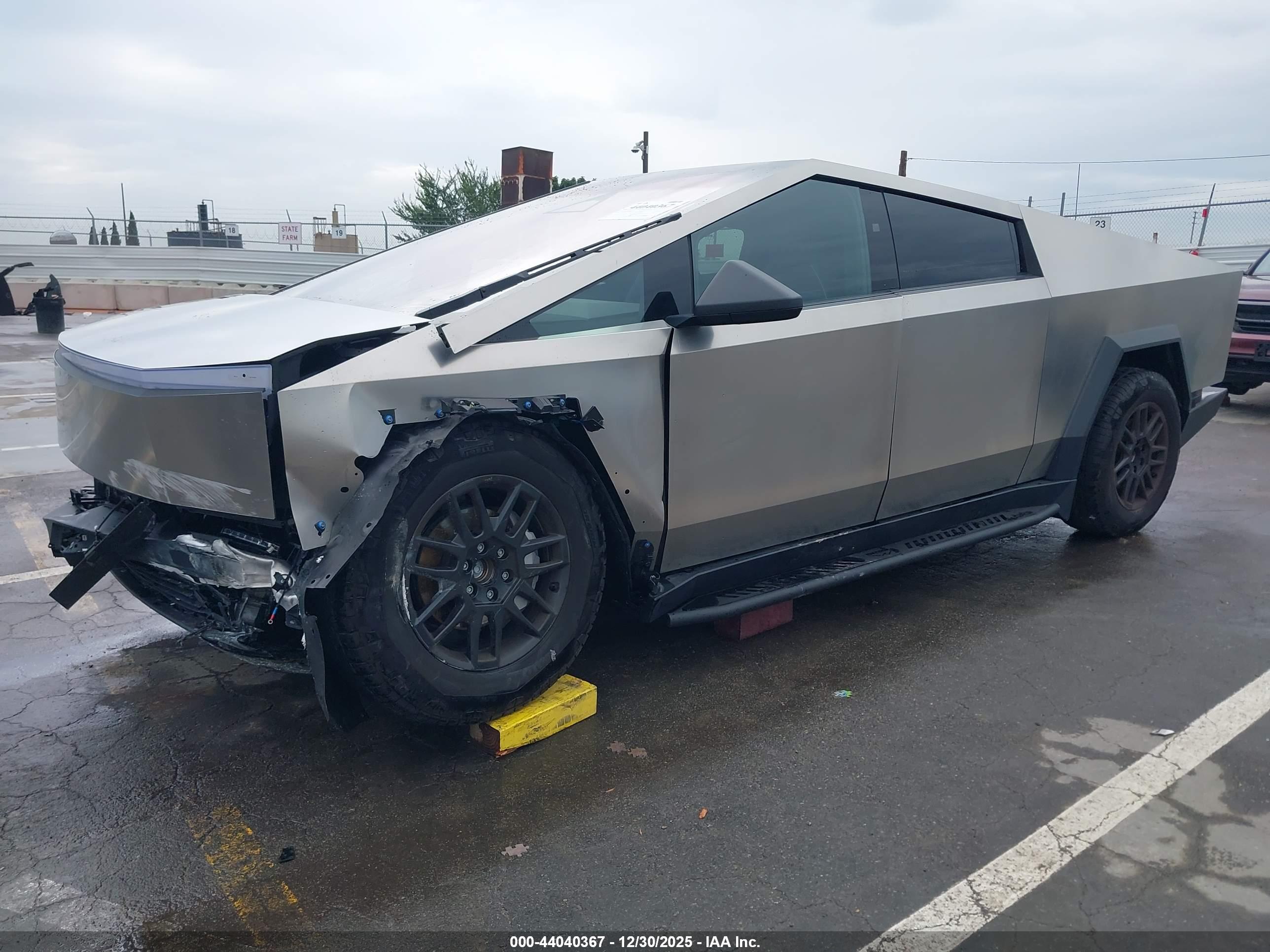 TESLA CYBERTRUCK image 2