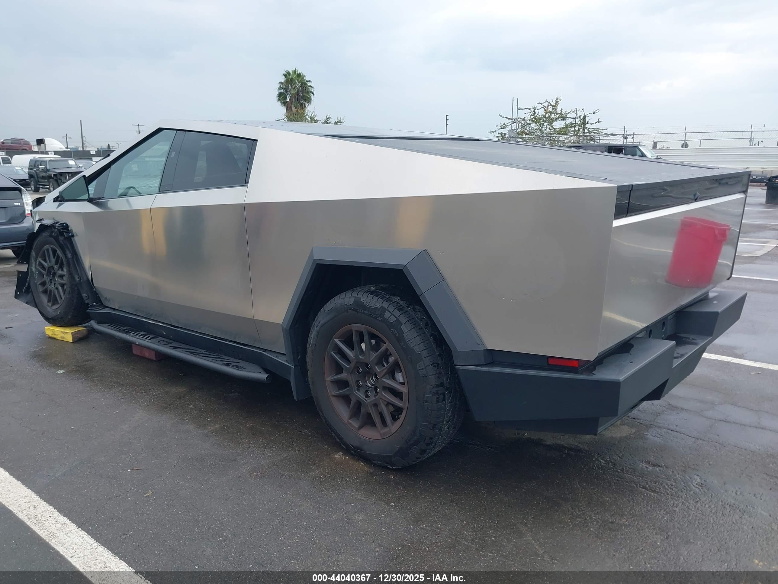 TESLA CYBERTRUCK image 3