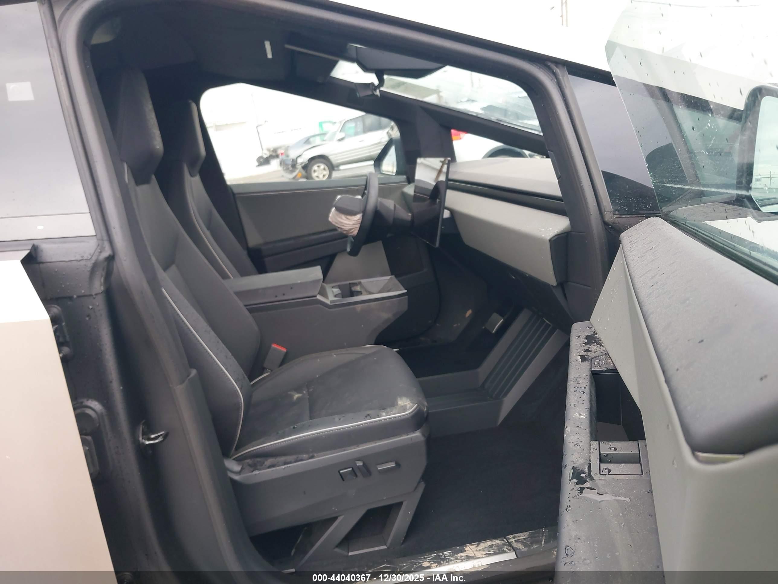 TESLA CYBERTRUCK image 5