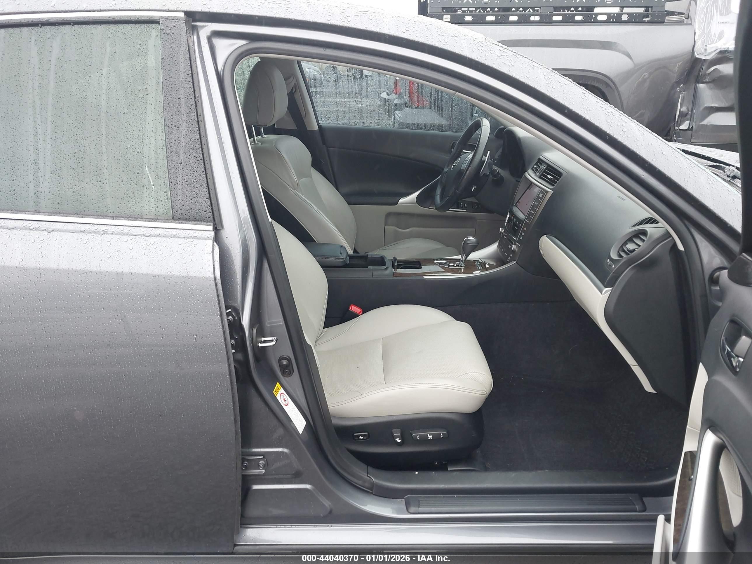 LEXUS IS image 5