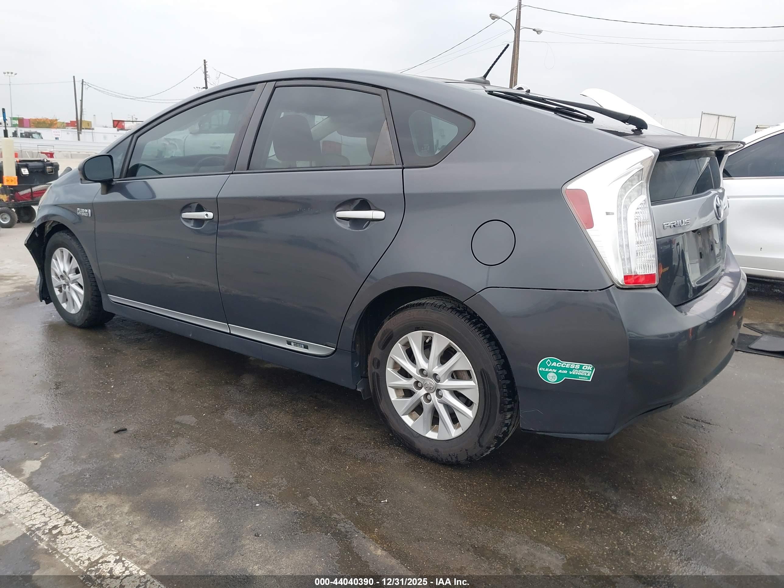 TOYOTA PRIUS image 3