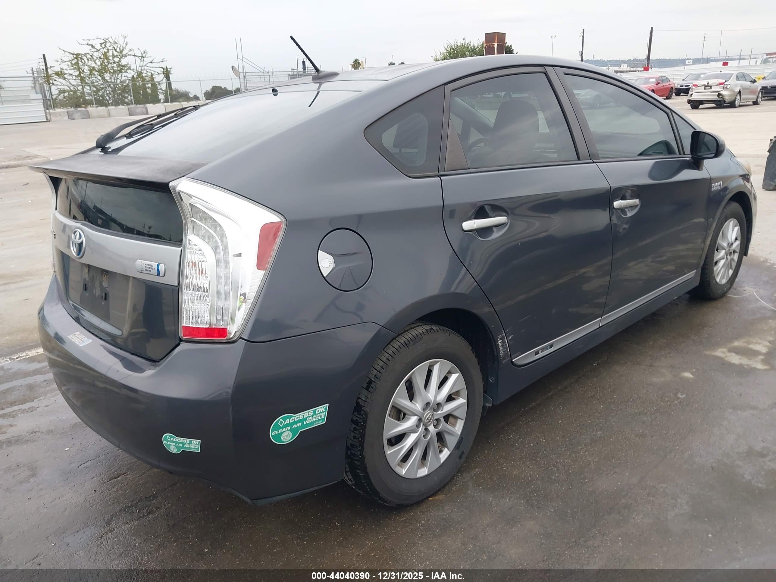 TOYOTA PRIUS image 4