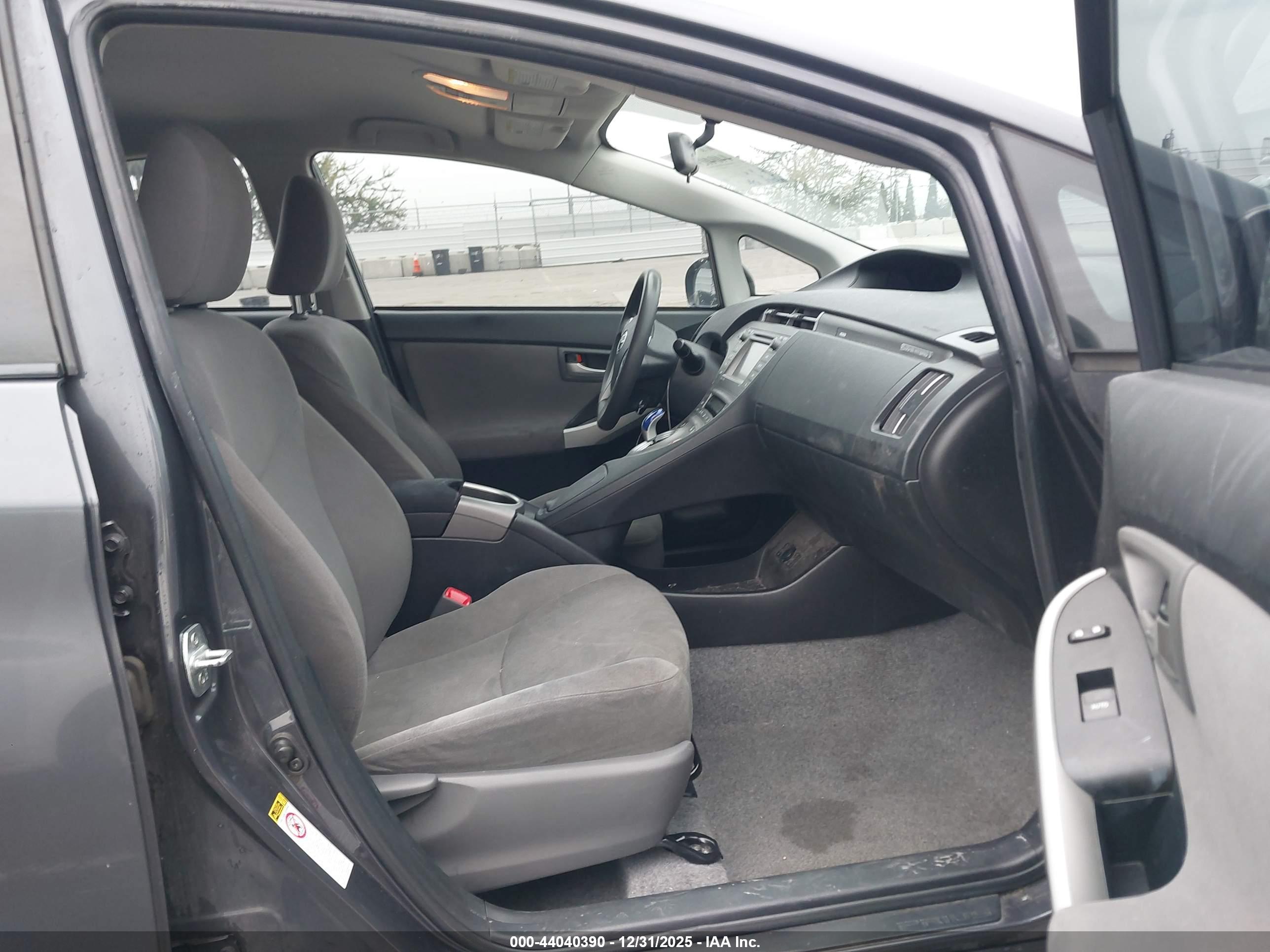 TOYOTA PRIUS image 5
