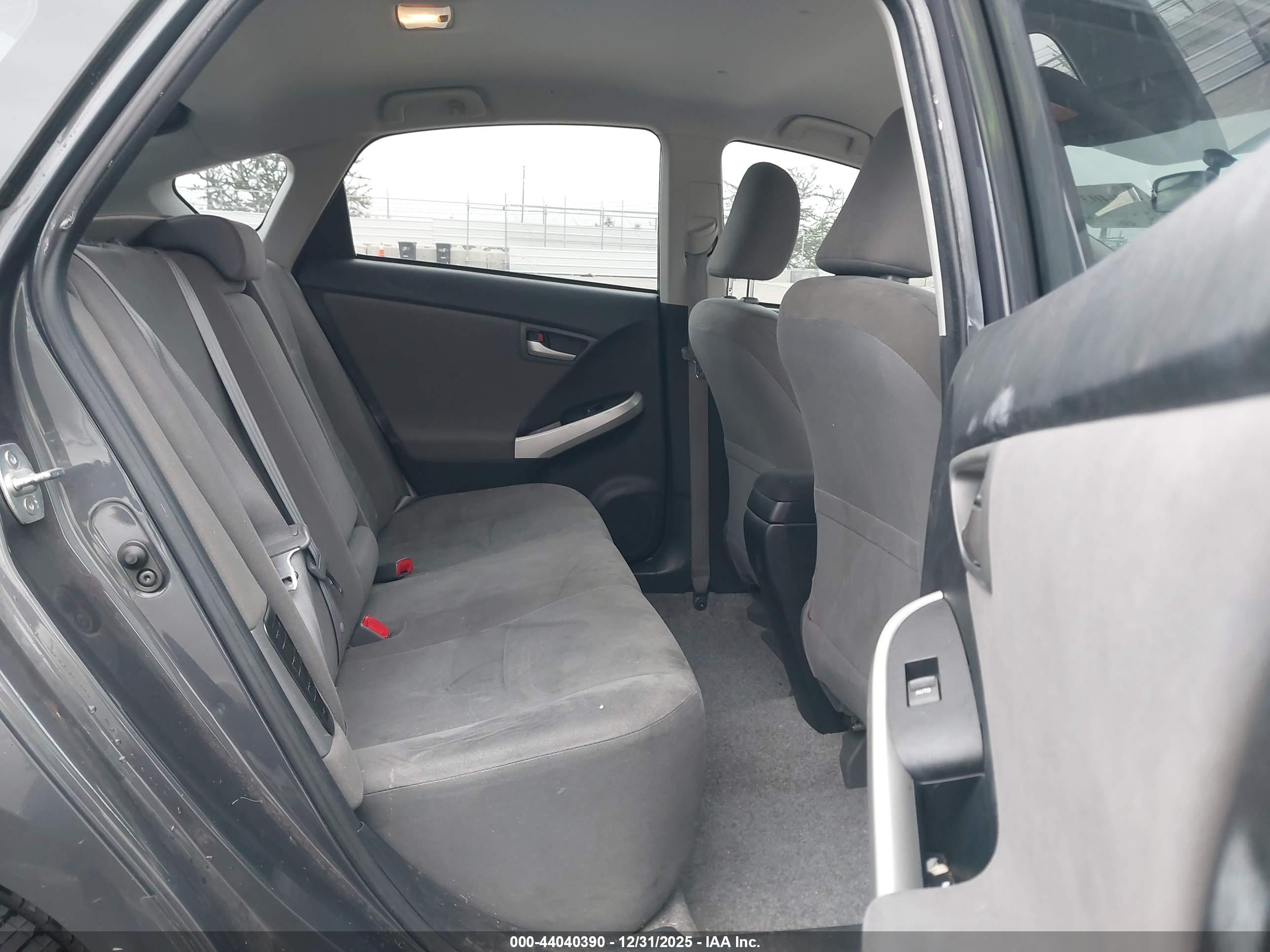 TOYOTA PRIUS image 8
