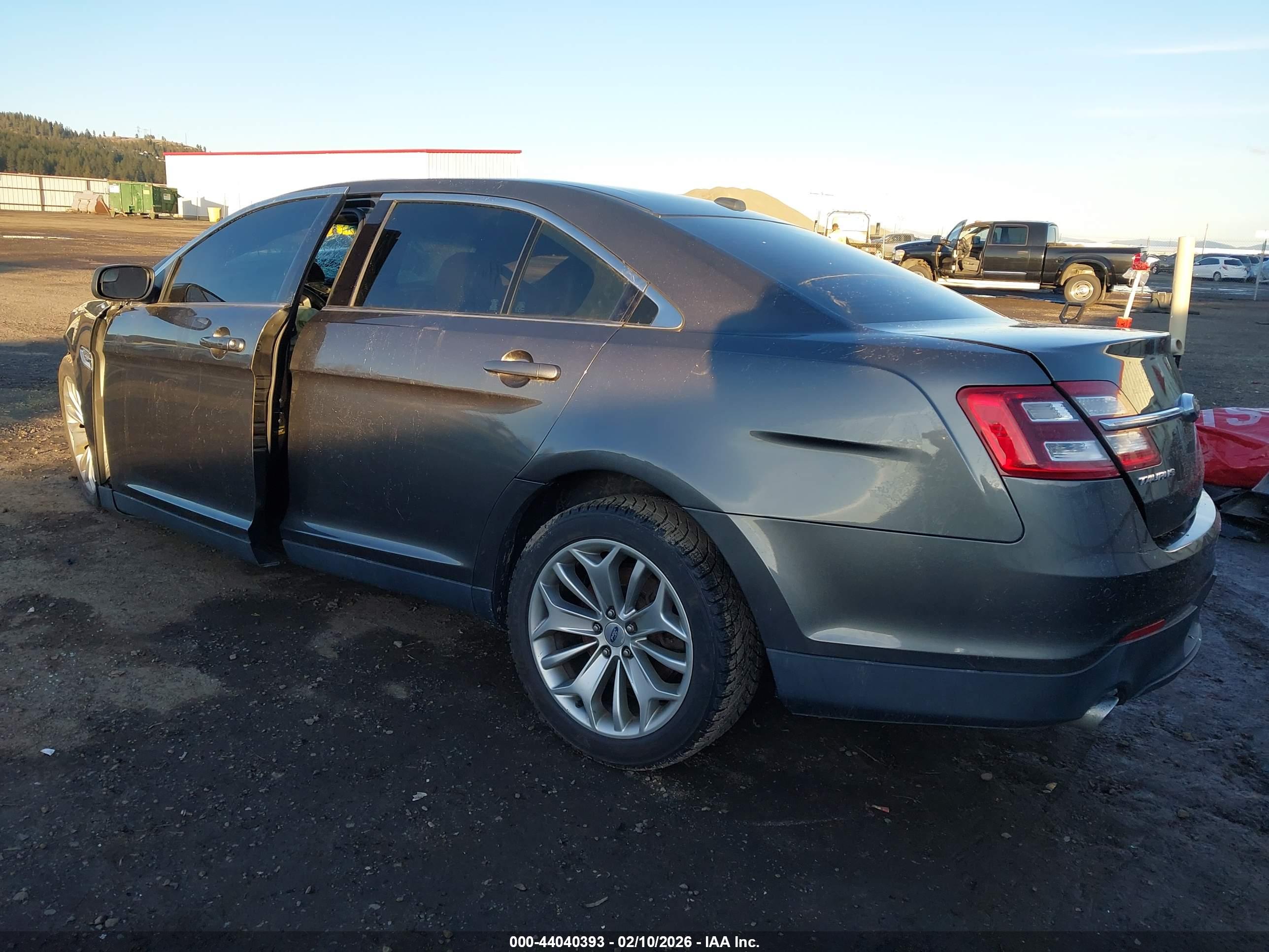 FORD TAURUS image 3