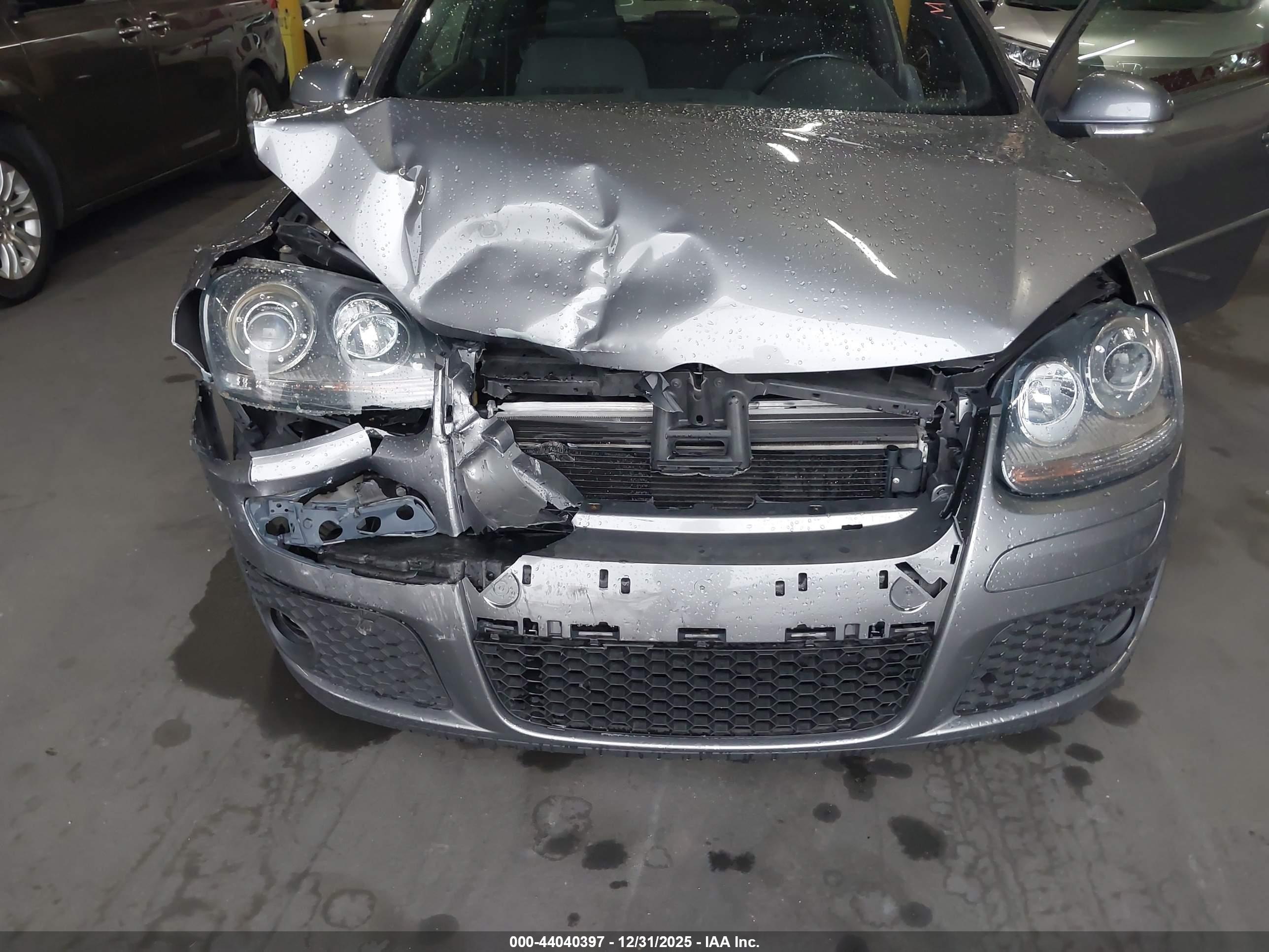 VOLKSWAGEN GTI image 10
