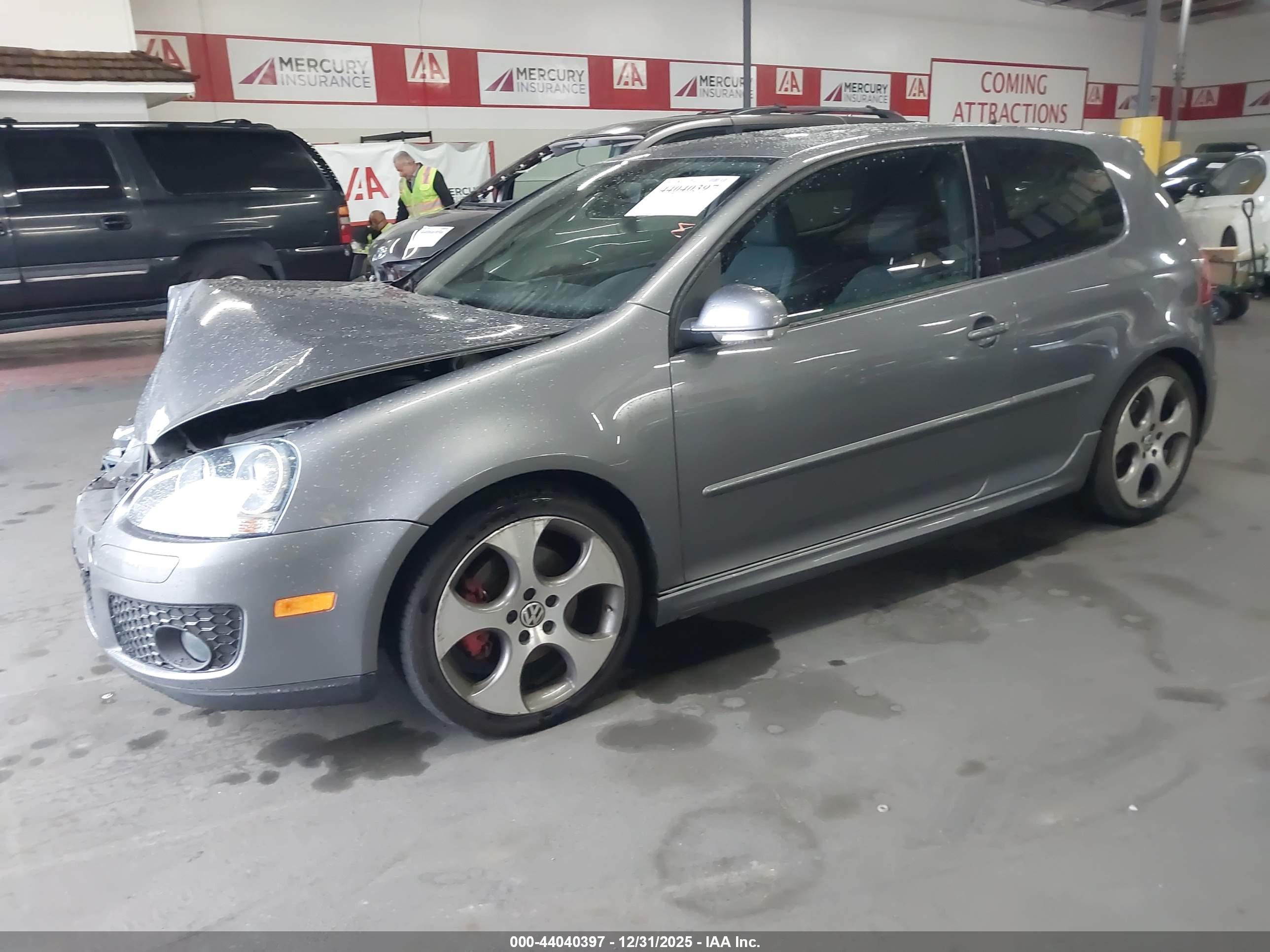VOLKSWAGEN GTI image 2