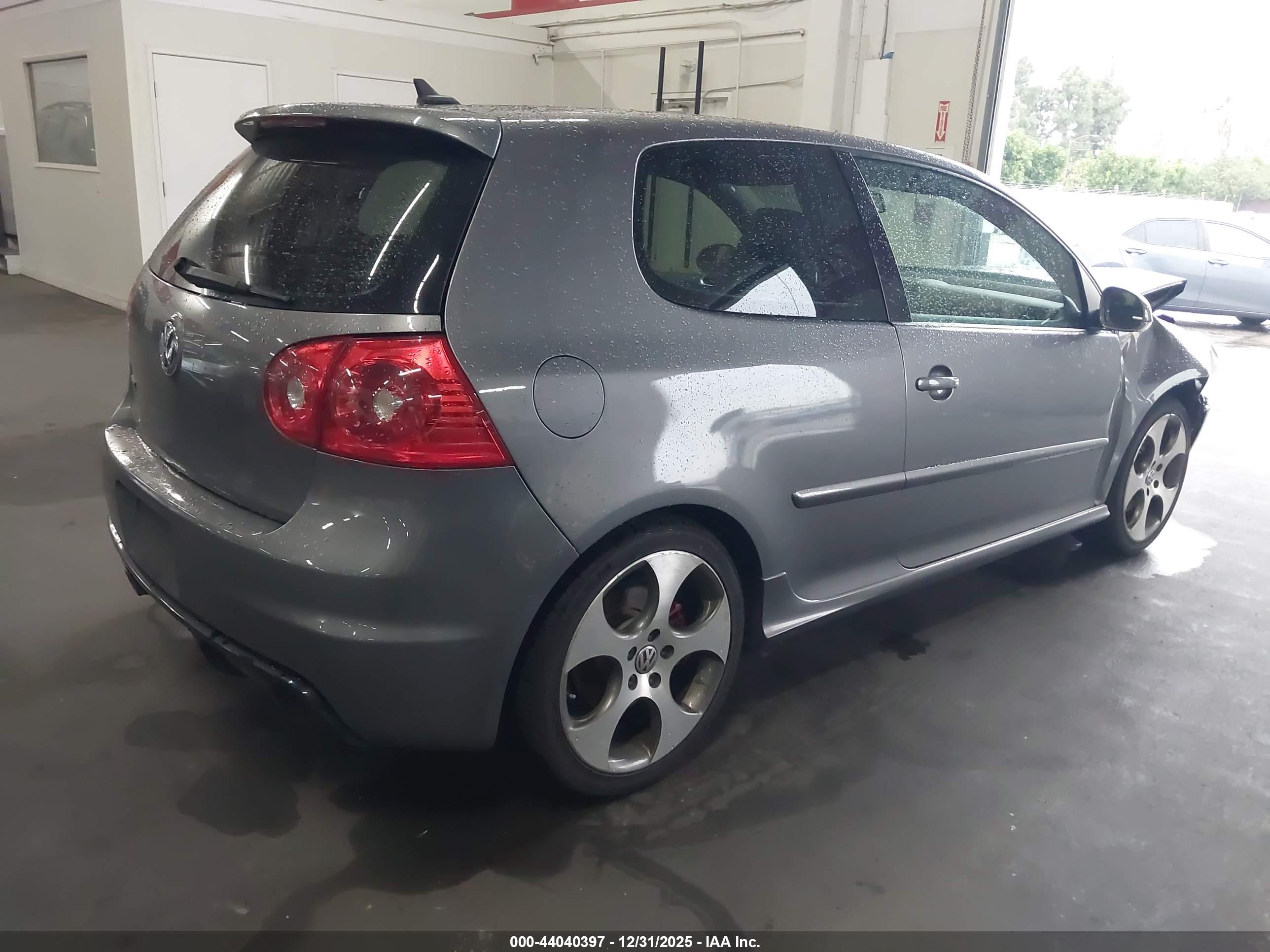 VOLKSWAGEN GTI image 4