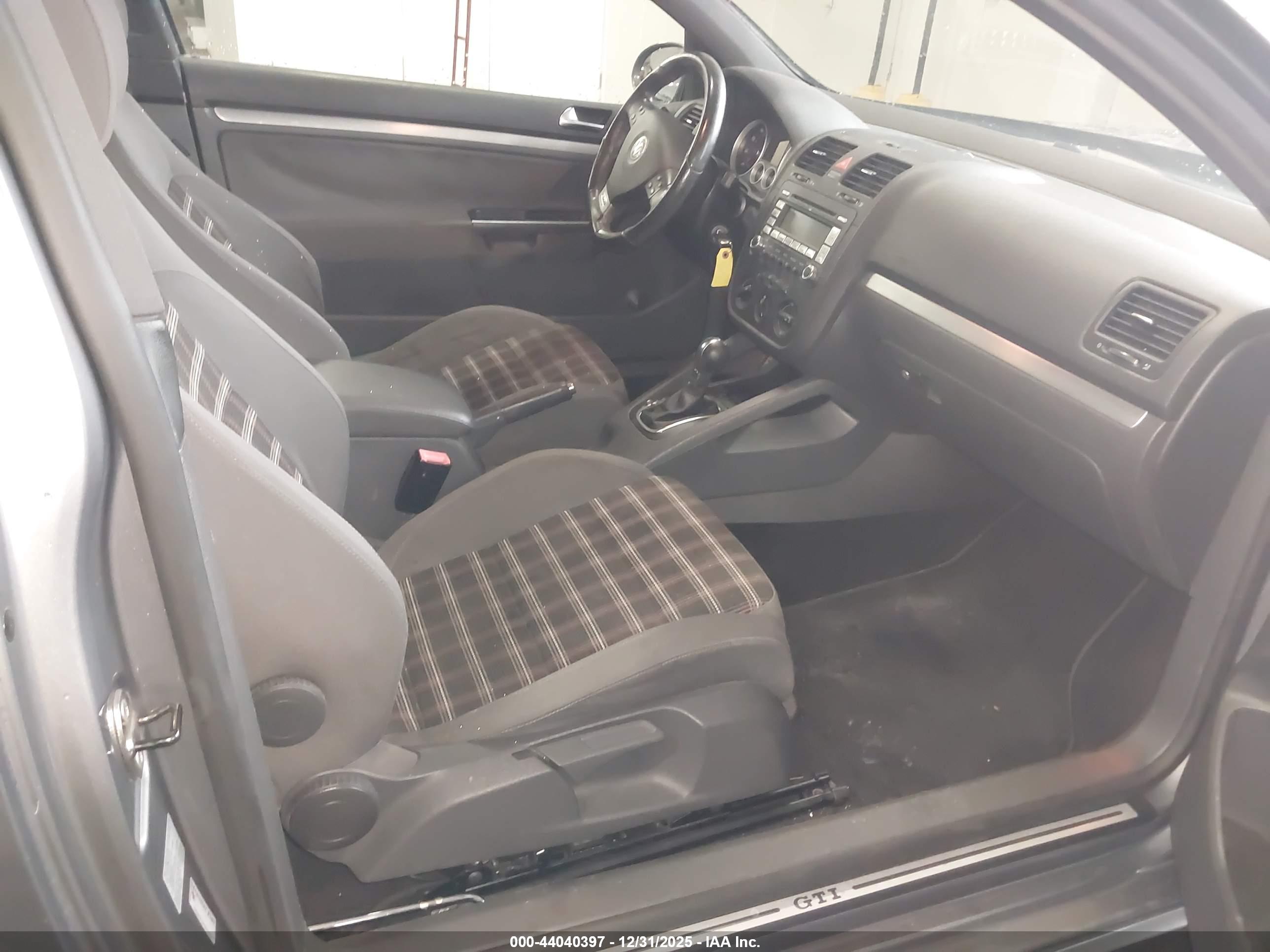 VOLKSWAGEN GTI image 5