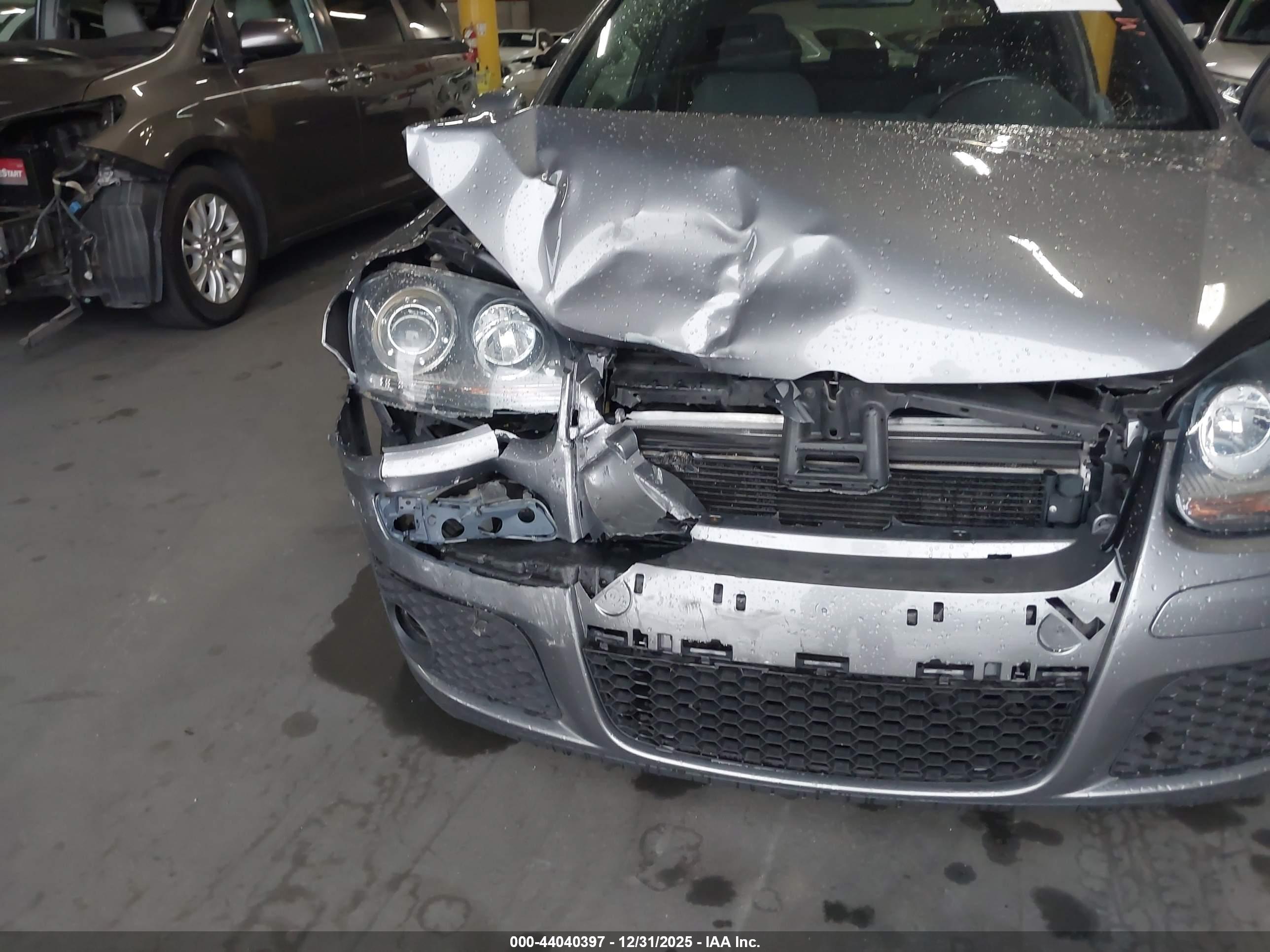 VOLKSWAGEN GTI image 6