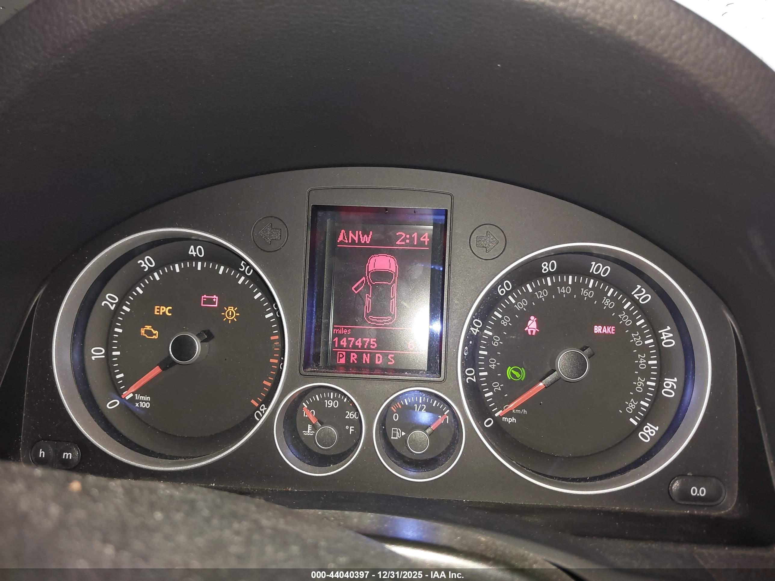 VOLKSWAGEN GTI image 7