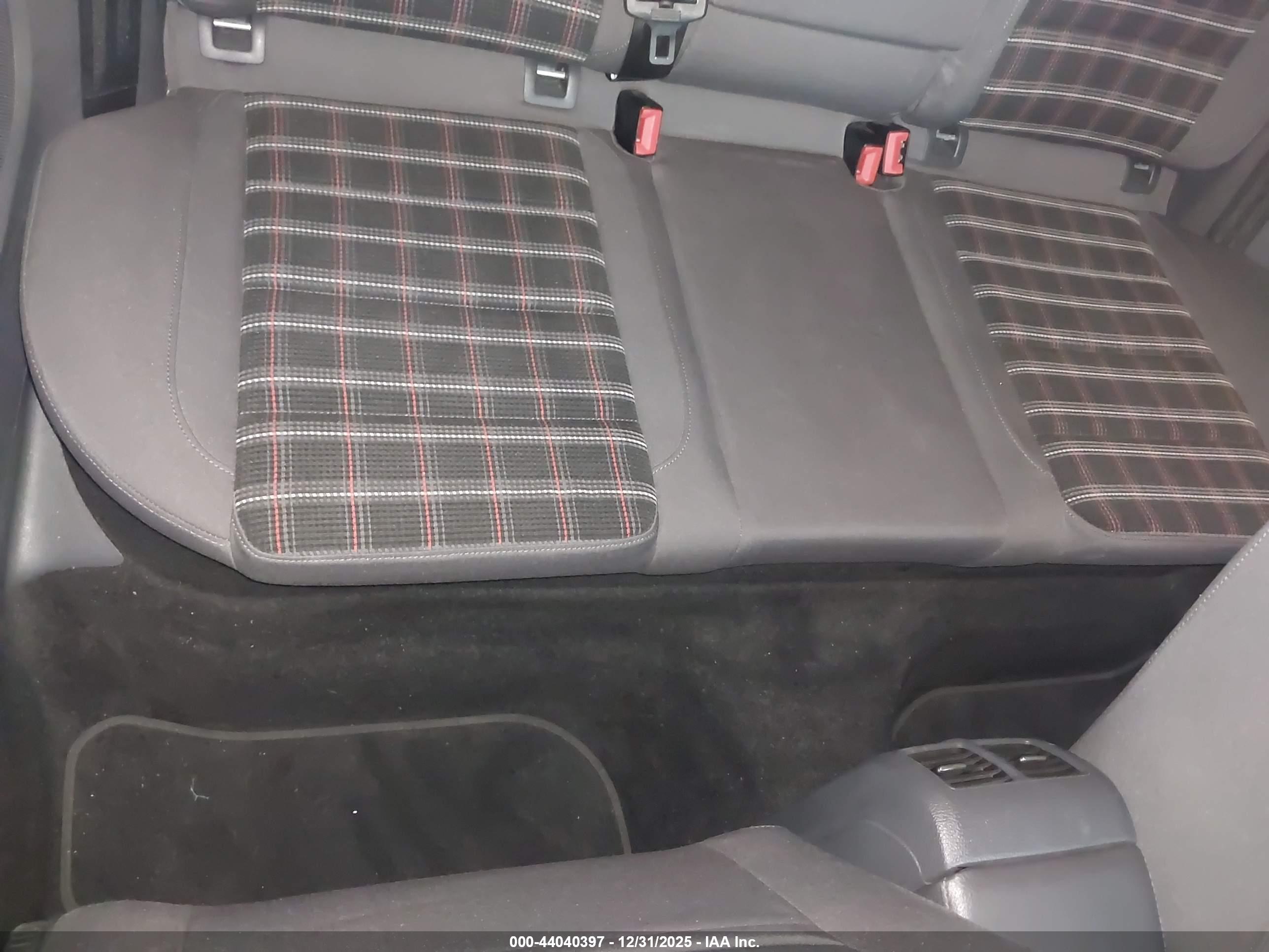 VOLKSWAGEN GTI image 8