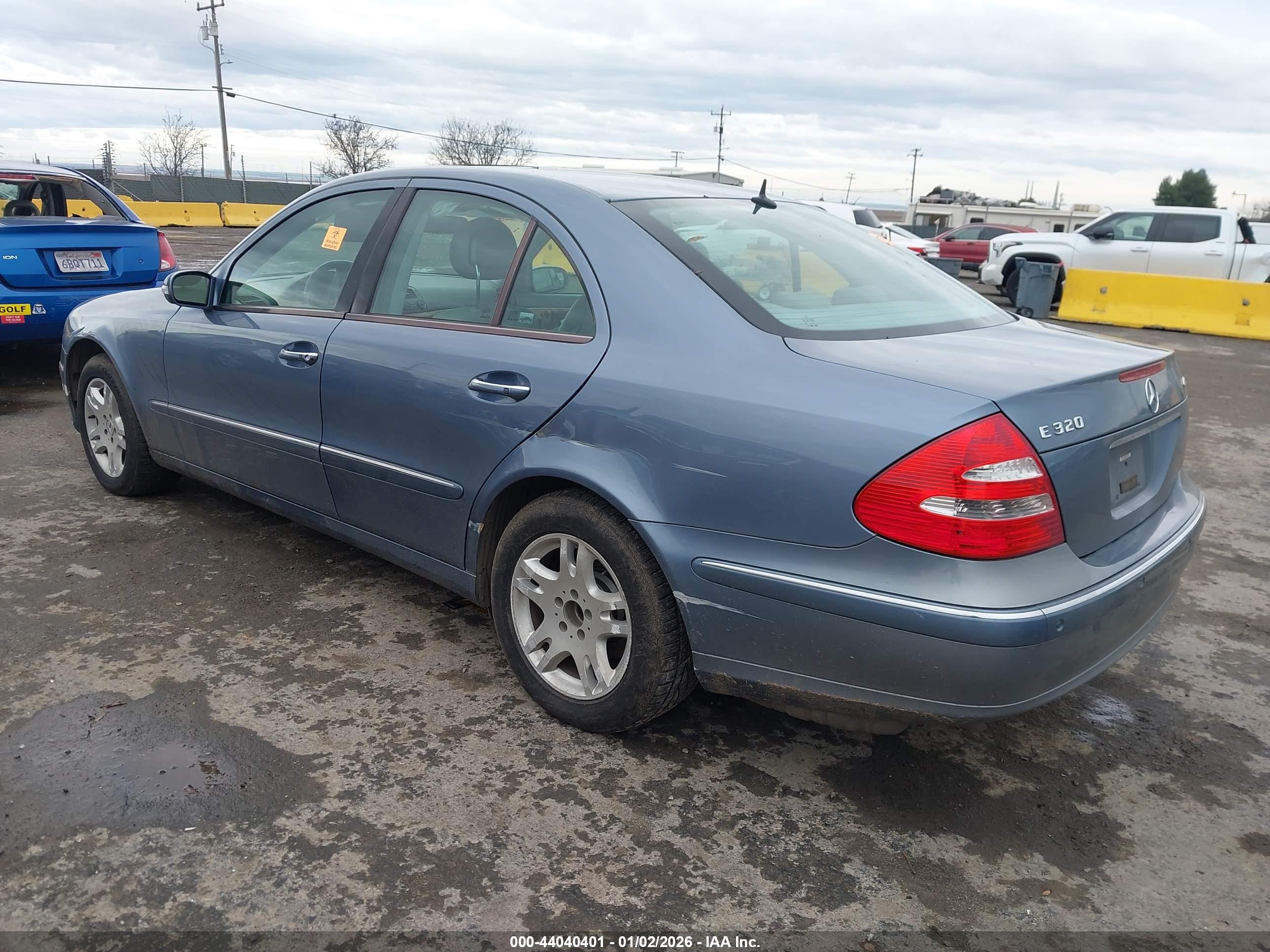 MERCEDES-BENZ E image 3