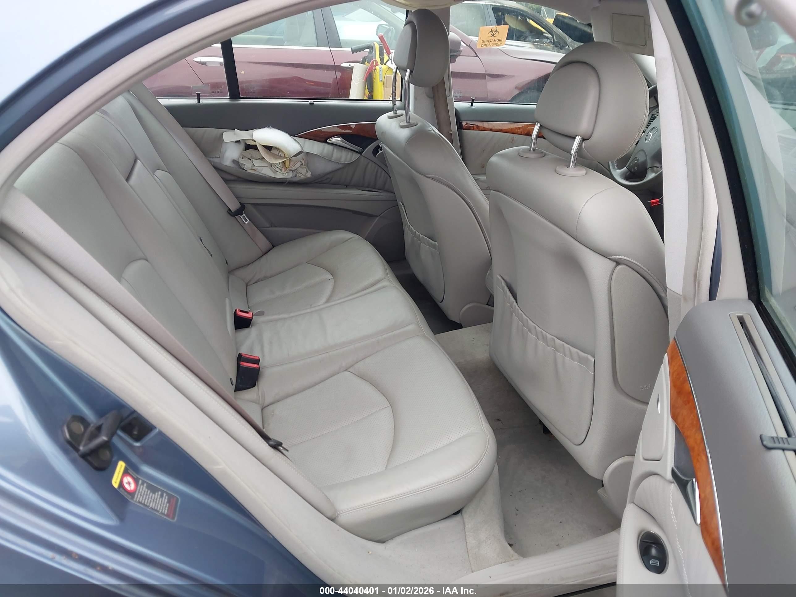 MERCEDES-BENZ E image 8